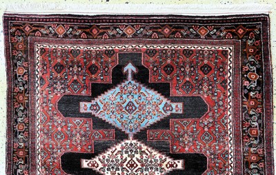 27101486a - Senneh, Persien, Mitte 20.Jhd, Wolle auf Baumwolle, ca. 150 x 130 cm, EHZ: 2 ...