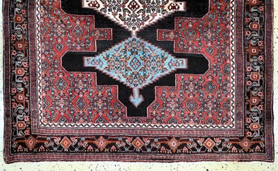 27101486b - Senneh, Persien, Mitte 20.Jhd, Wolle auf Baumwolle, ca. 150 x 130 cm, EHZ: 2 ...