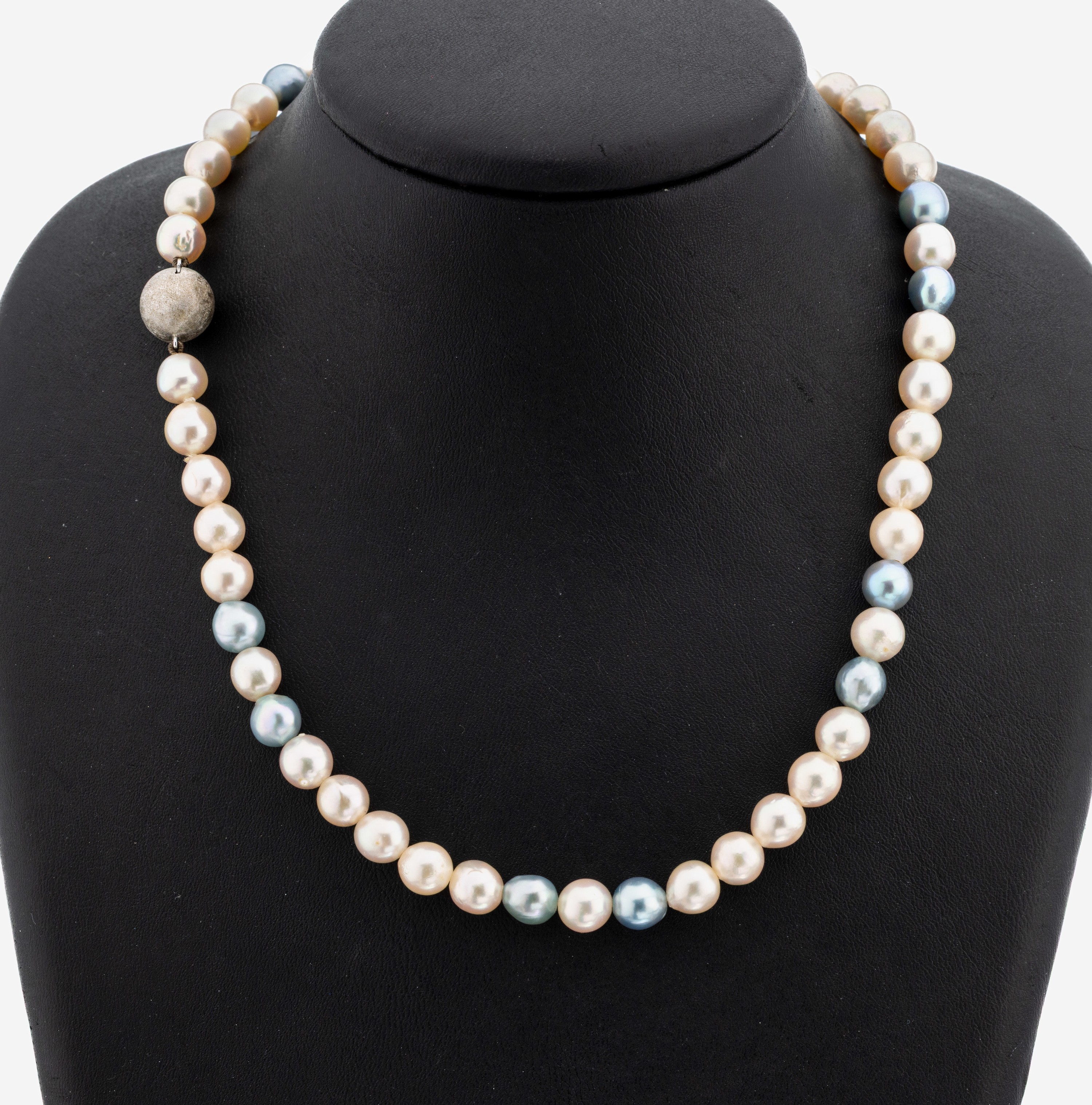 Image 27101531 - Perl-Collier mit 14 kt Gold Schließe, WG 585/000, unrunde Zuchtperlen weiß und blau ...