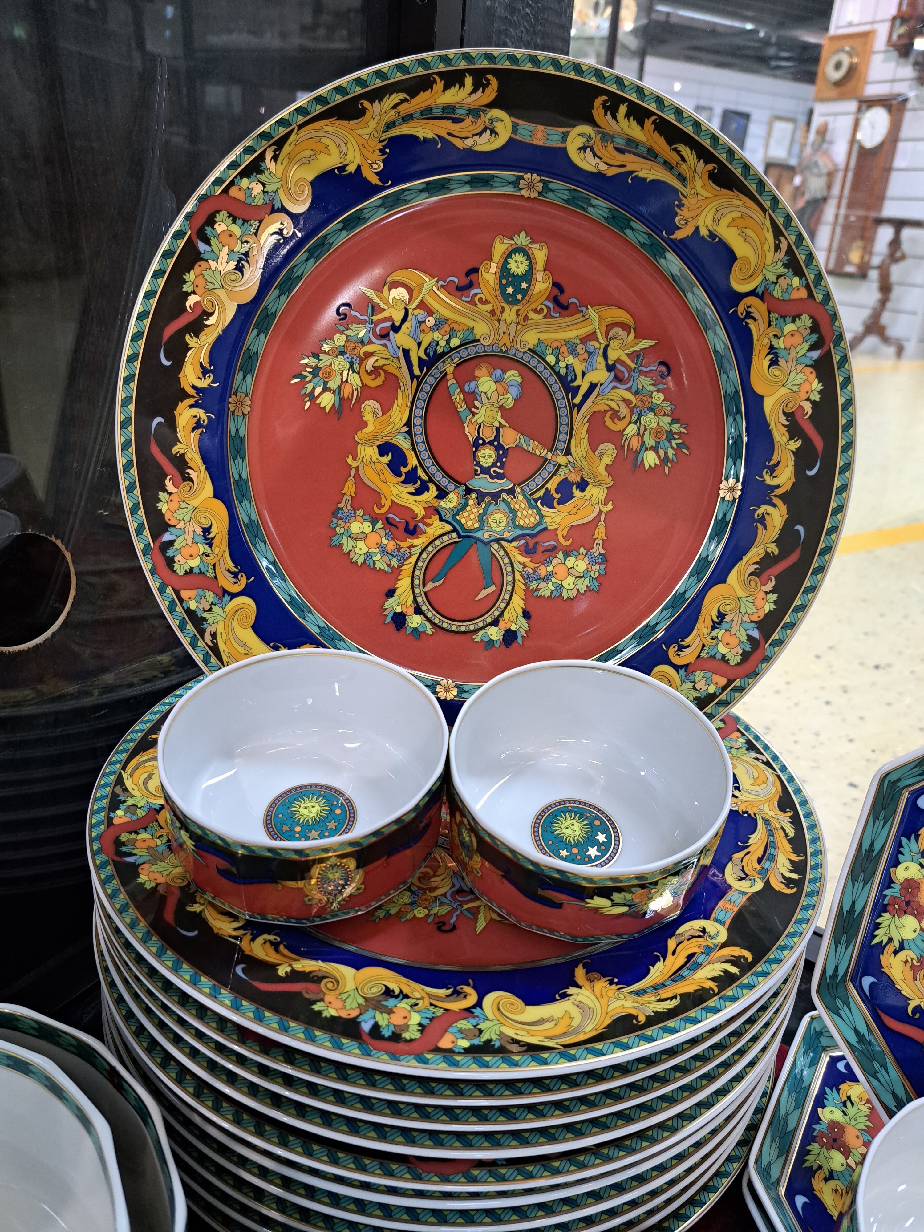 Detail f: Umfangreiches Tafelservice, Entwurf Versace, Le Roi Soleil, Rosenthal Studio-line, für 12 Personen, 12 Menueteller, 12 Suppenteller, 12 ...