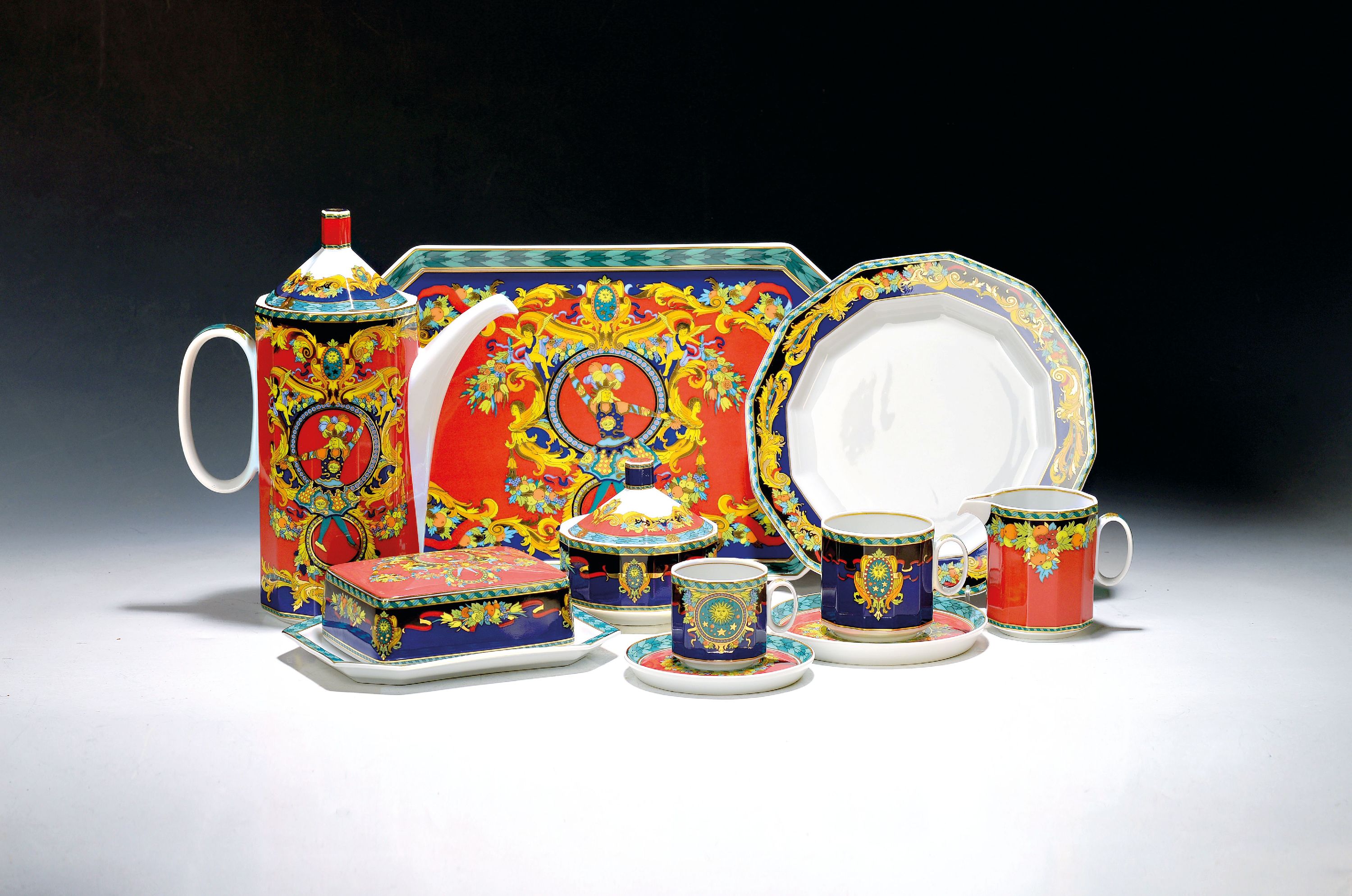 Image 27101533 - Mokka- und Kaffeeservice, Entwurf Versace, Roi de Soleil, Rosenthal Studio-Line, ...