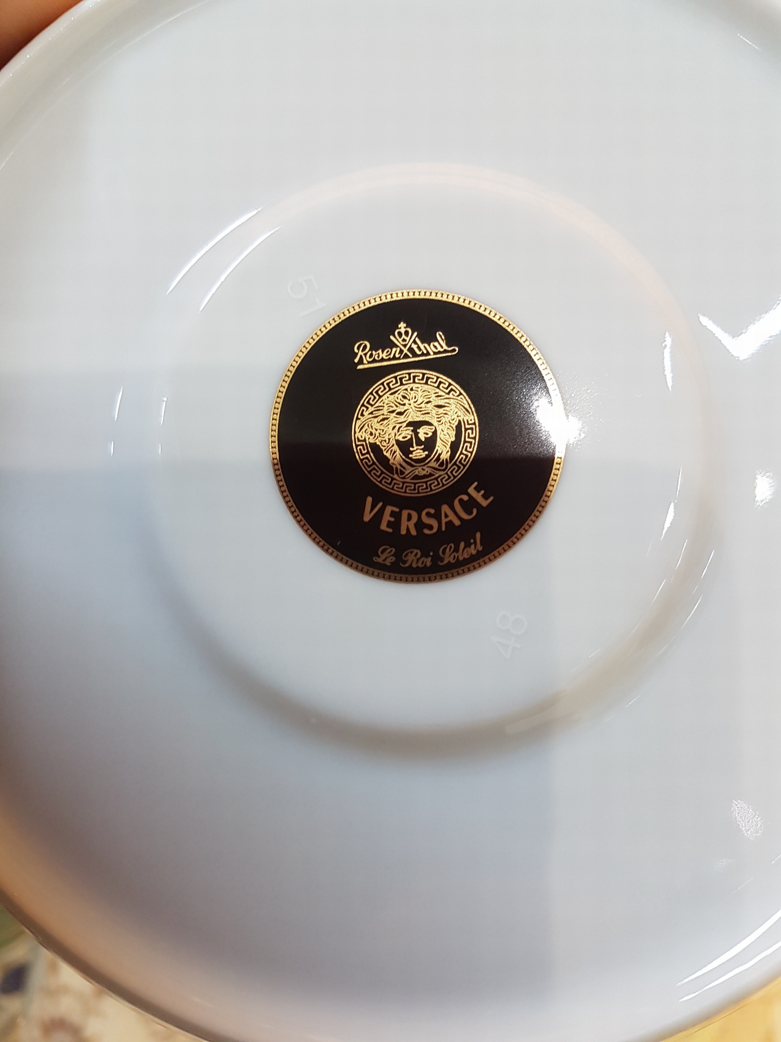 Detail h: Mokka- und Kaffeeservice, Entwurf Versace, Roi de Soleil, Rosenthal Studio-Line, Kaffeekanne, Zuckerdose, zwei Milchkännchen, 12 Kaffeetassen mit ...