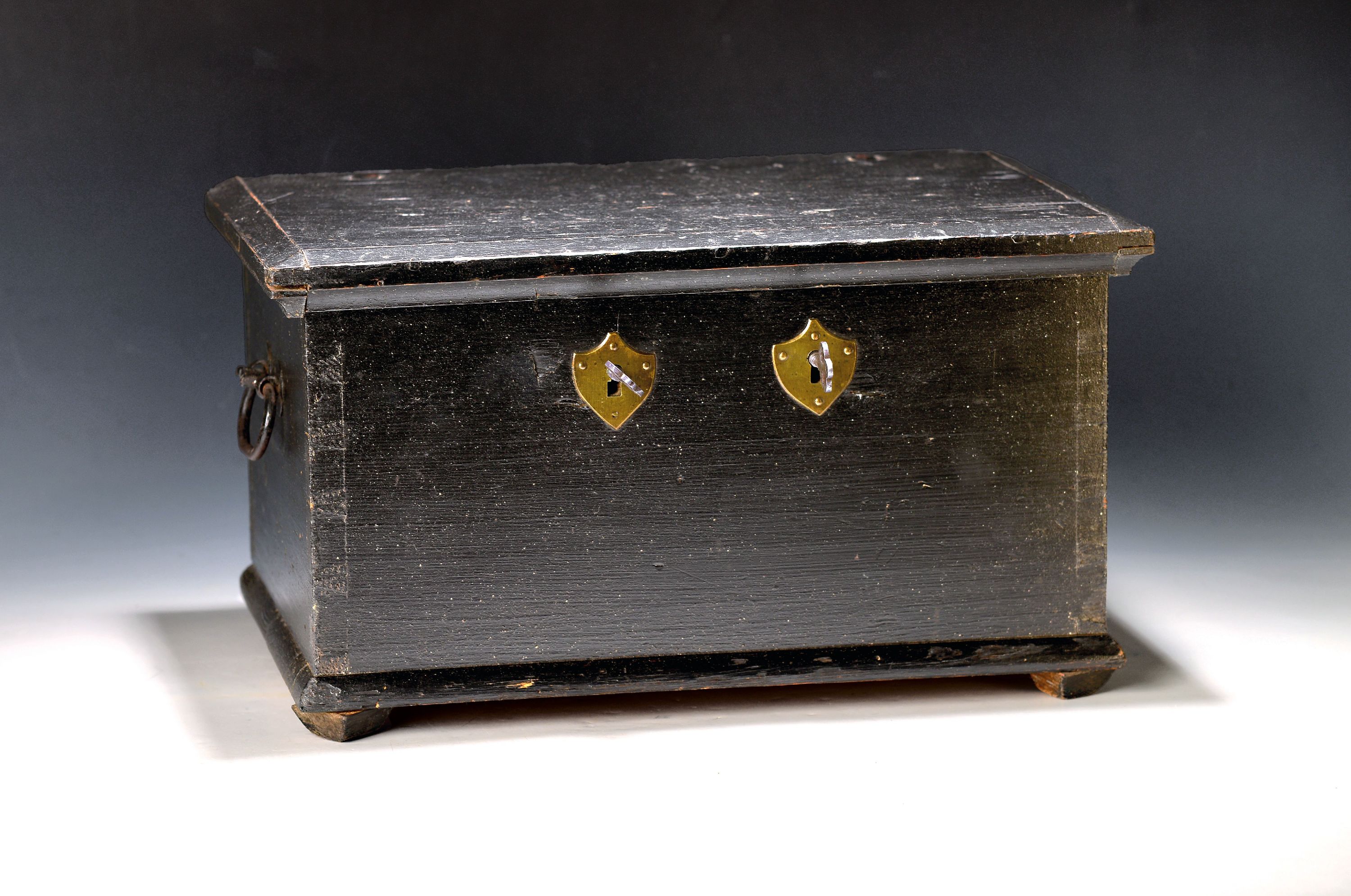 Image 27101548 - Kleine Dokumentenkassette/Geldkassette, um 1830-50, Weichholz, ...