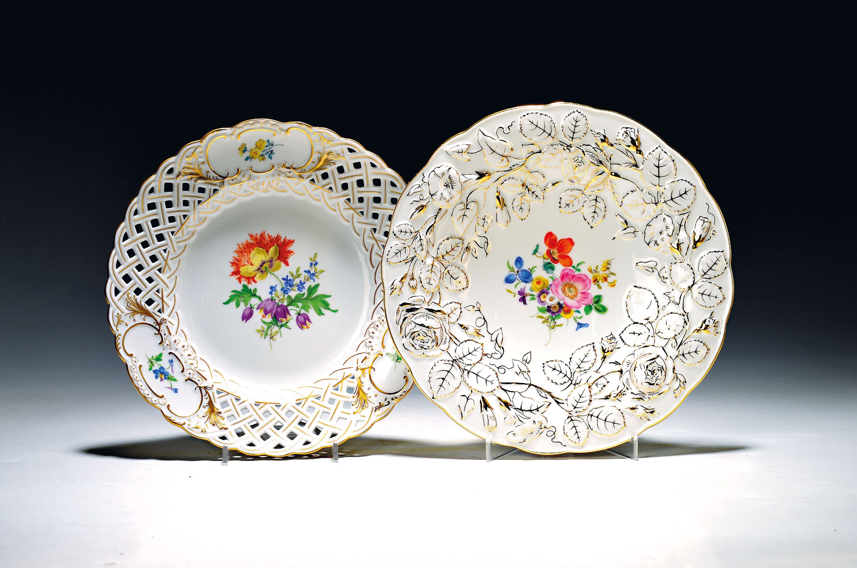 Image 27101574 - Prunkteller und gr. Dessertteller, Meissen, 20. Jh., Prunkteller mit erhabenem ...