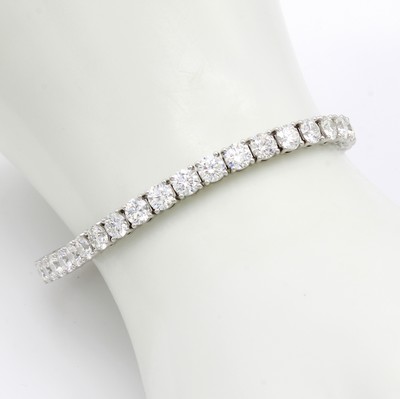 27101550b - Rivierarmband mit Brillanten, WG 750/000, 39 Brillanten zus. 11.77 ct mit jeweils ...