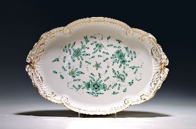 Image Tablett, Meissen, 20. Jh., reiche indische Malerei, goldgepunktet, Schleifendekor am ...