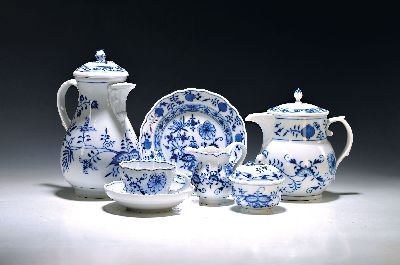 Image Kaffeeservice, Meissen, Zwiebelmuster, Kaffeekanne, Zuckerdose, Milchkännchen, gr. ...