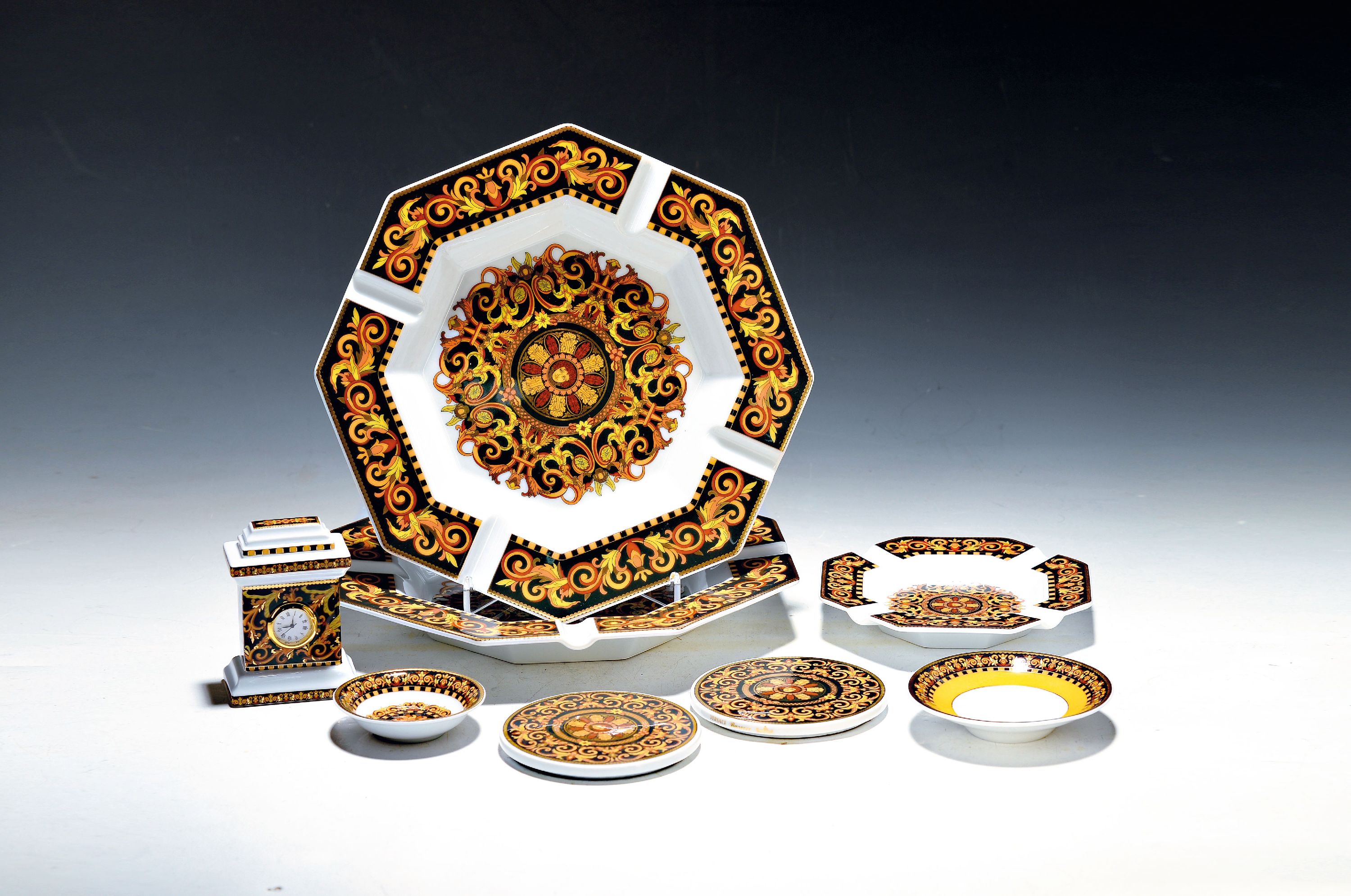 Image 27102094 - 8 Teile Rosenthal, Versace, Barocco, zwei Schälchen, zwei Untersetzer, zwei große ...