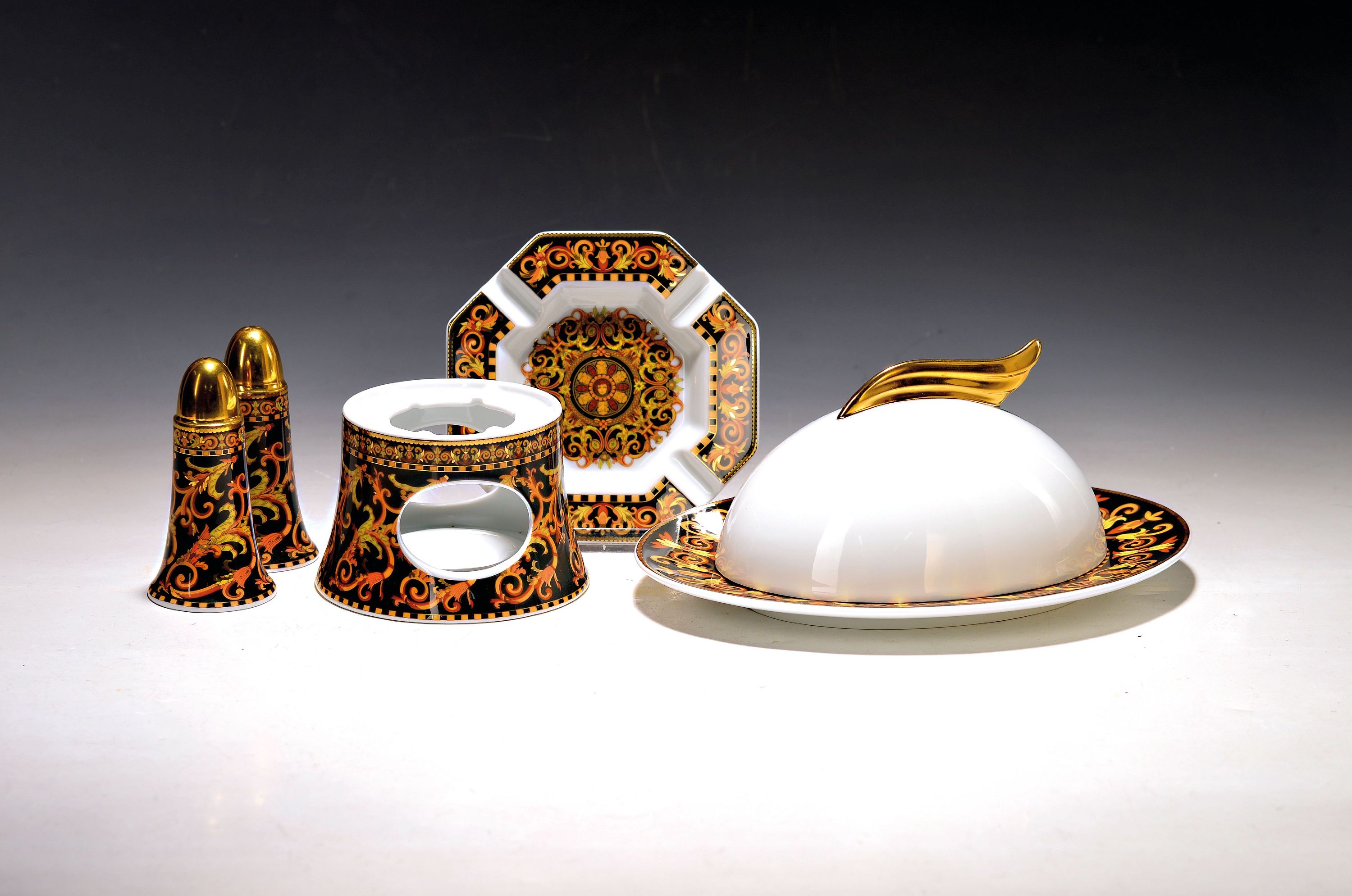 Image 27102097 - 5 Teile Versace, Barocco, Rosenthal, Deckelplatte/Käseplatte, Stövchen, Salz- und ...