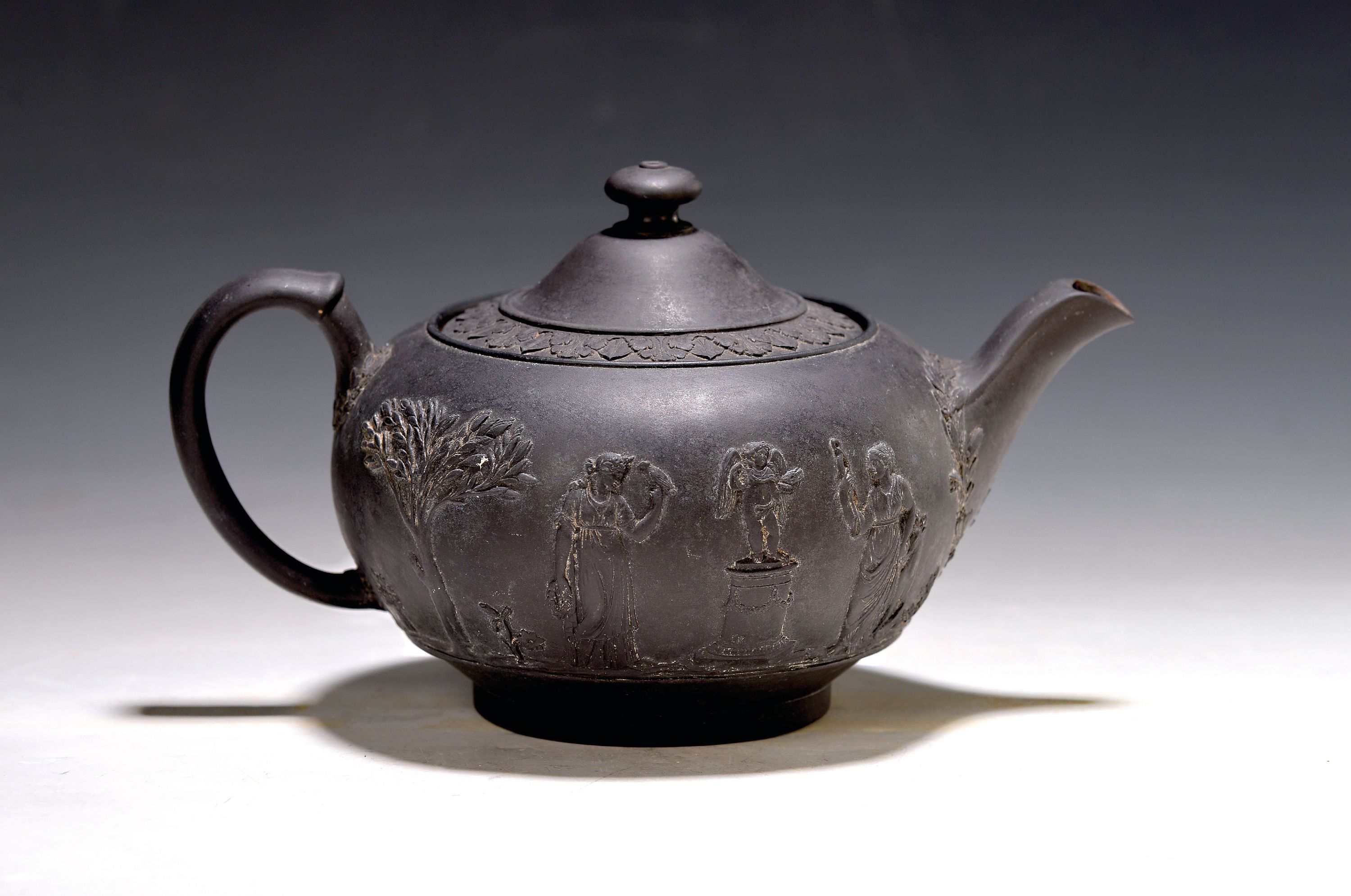 Image 27102119 - Teapot made of black jasperware, Wedgwood, 19th/20th century, circumferential relief ...