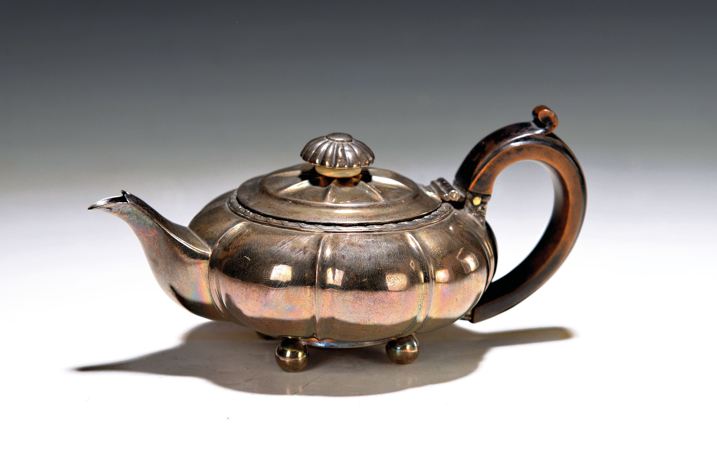 Image 27102121 - George IV Teekännchen, James Wintle, London, 1822, Silber, geschwärzter Holzgriff, 227g