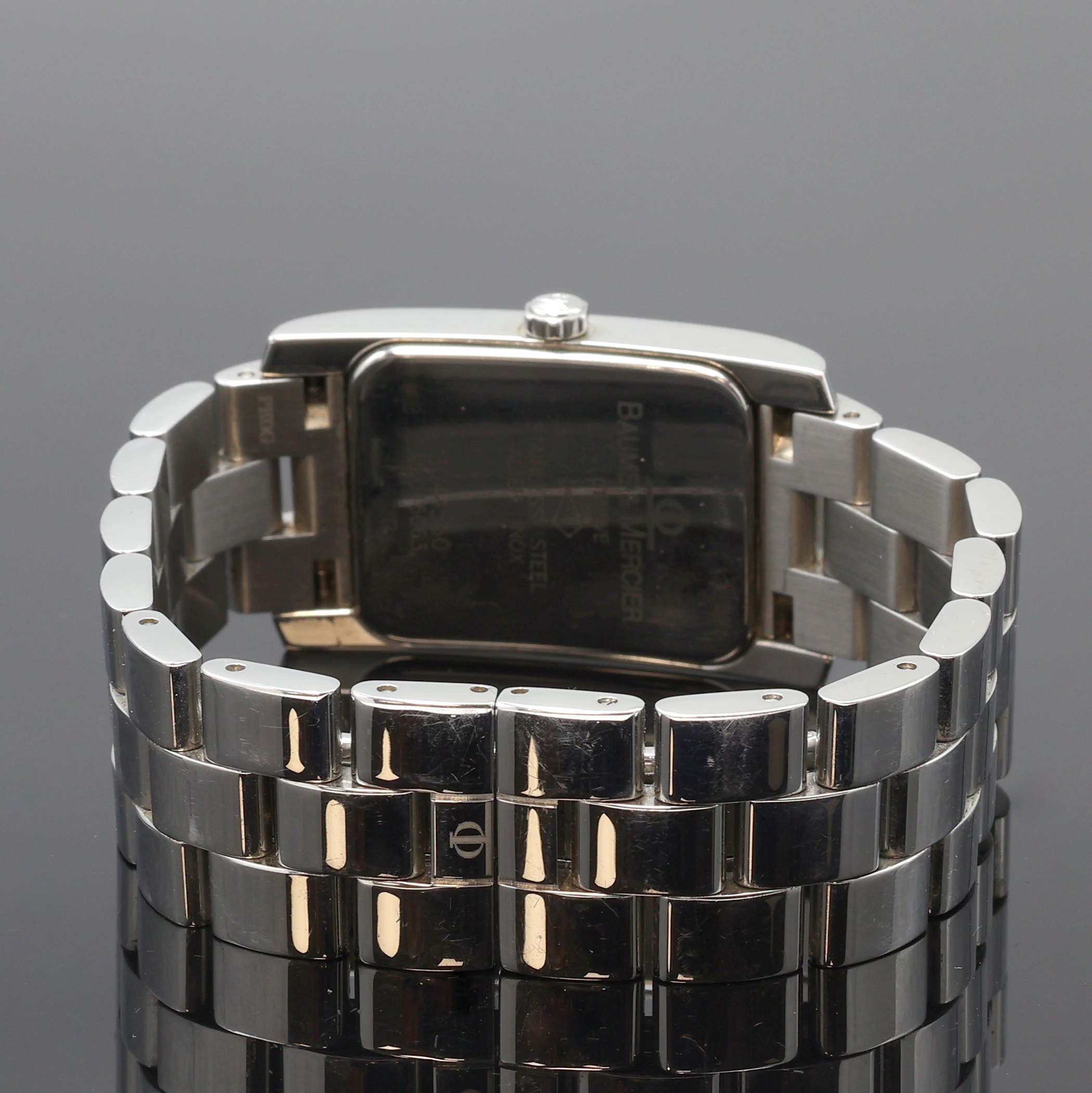 Detail b: BAUME & MERCIER Armbanduhr Serie Hampton Referenz MV045063, Schweiz um 2000, quarz, Edelstahlgeh. inkl. Gliederband m. dopp. Faltschließe, Boden ...