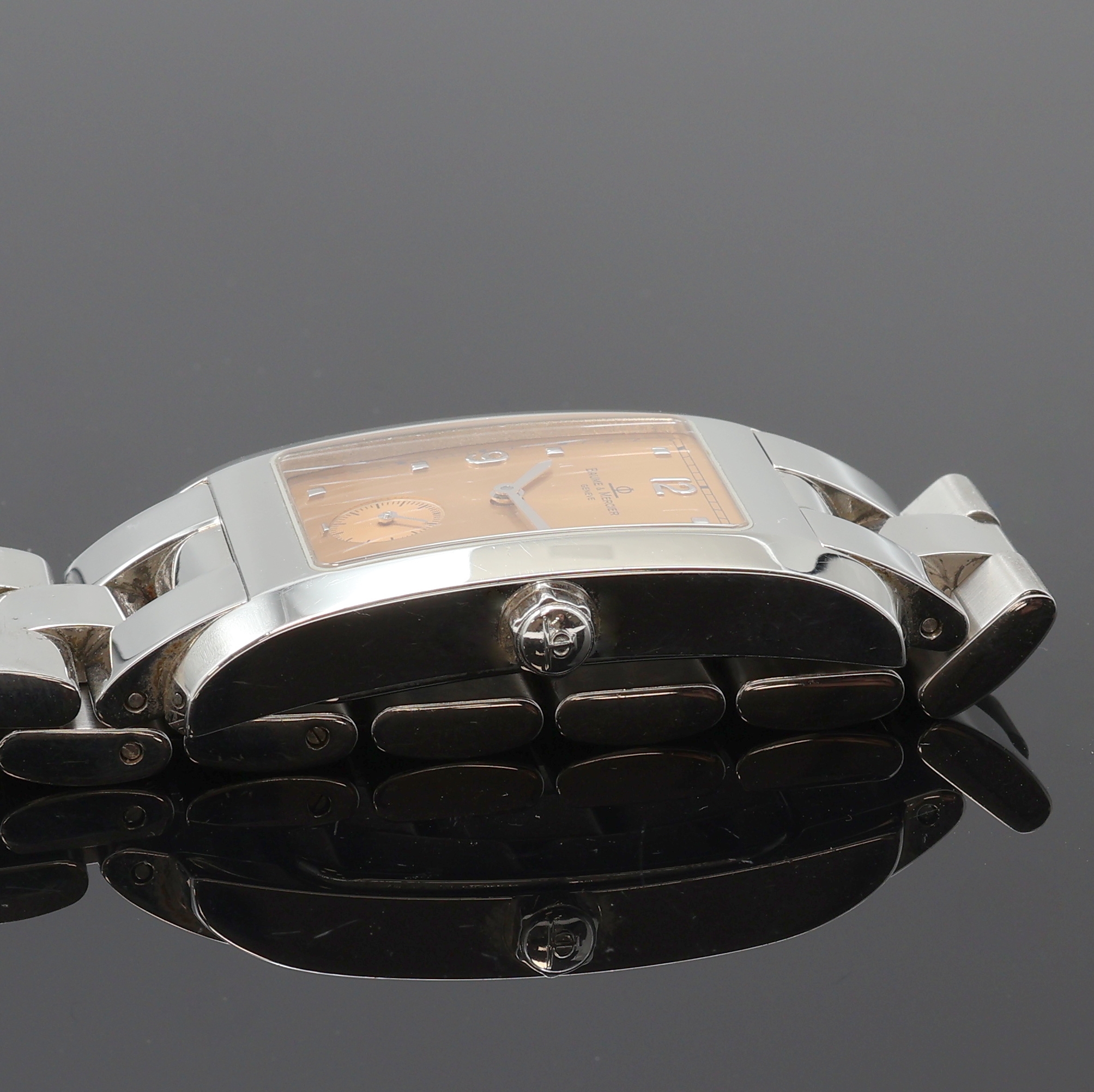 Detail c: BAUME & MERCIER Armbanduhr Serie Hampton Referenz MV045063, Schweiz um 2000, quarz, Edelstahlgeh. inkl. Gliederband m. dopp. Faltschließe, Boden ...
