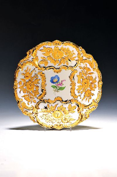 Image Prunkschale, Meissen, 1970er Jahre, 2. Wahl, reliefiert und reich matt- und ...