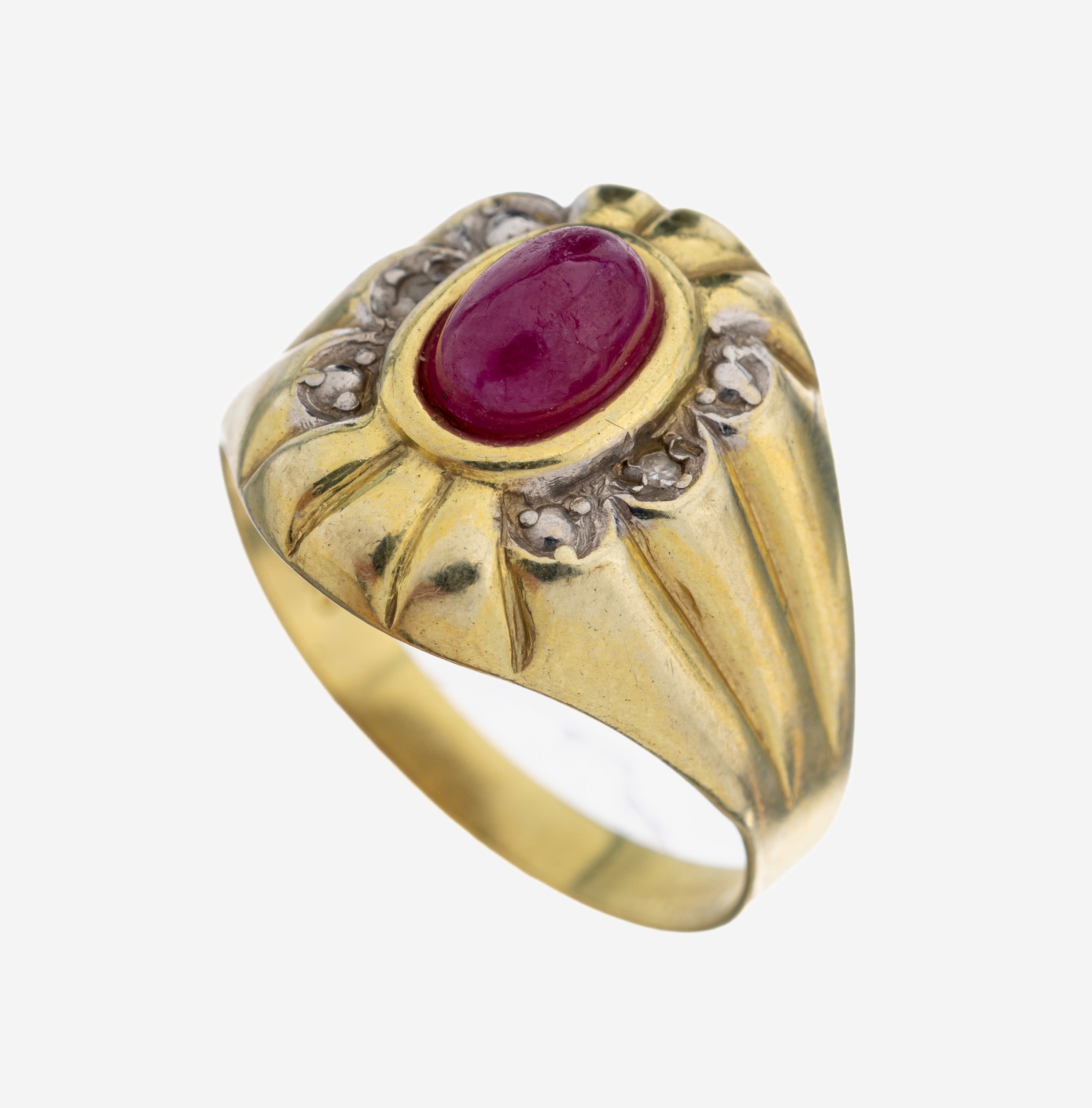 Image 27103221 - 14 kt Gold Rubin-Diamant-Ring, GG 585/000, mittig kl. Rubin-Cabochon, seitlich 6 kl. ...