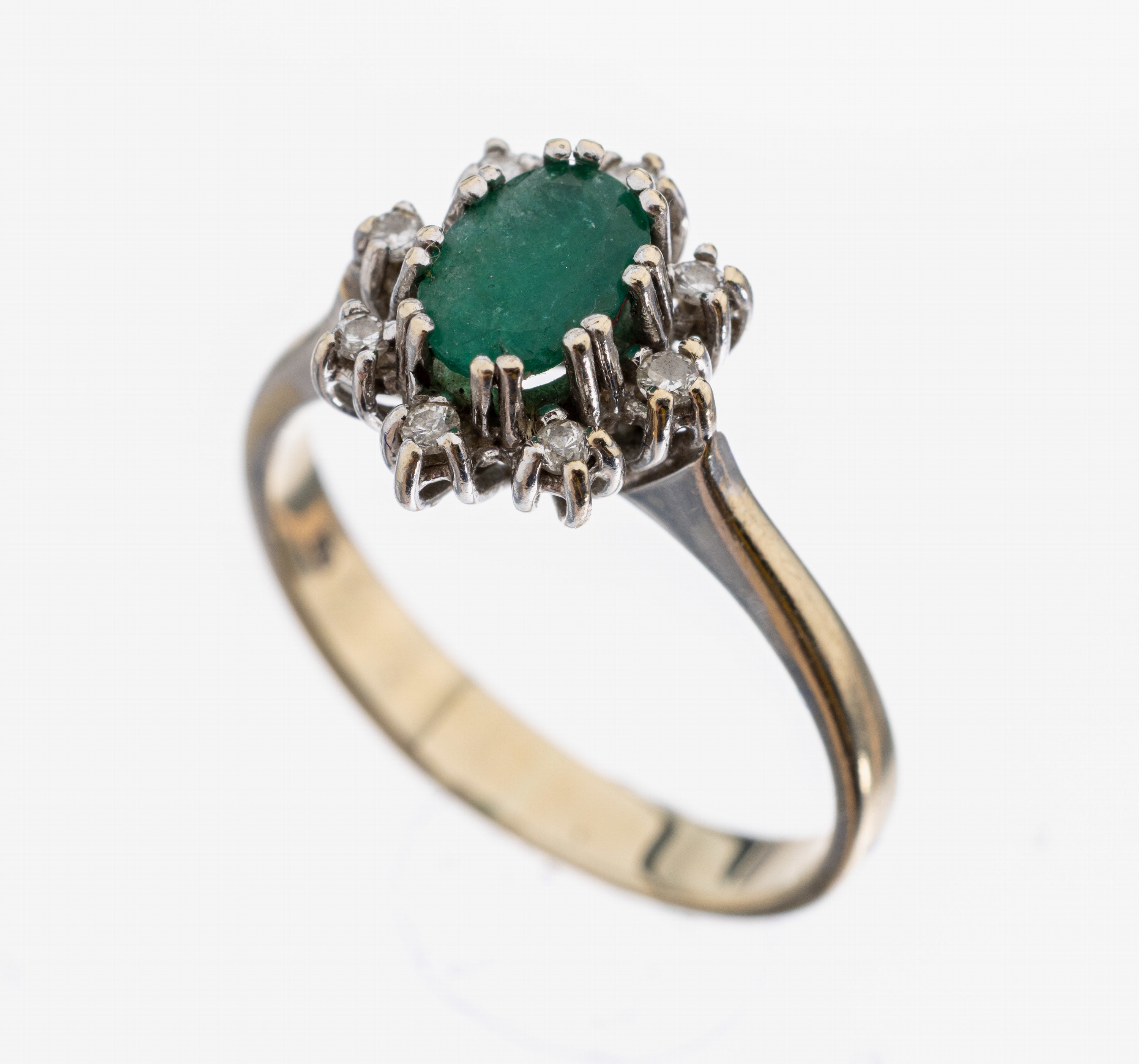 Image 27103222 - 14 kt Gold Smaragd-Brillant-Ring, WG 585/000, mittig ovalfacett. Smaragd ca. 0.20 ct, ...