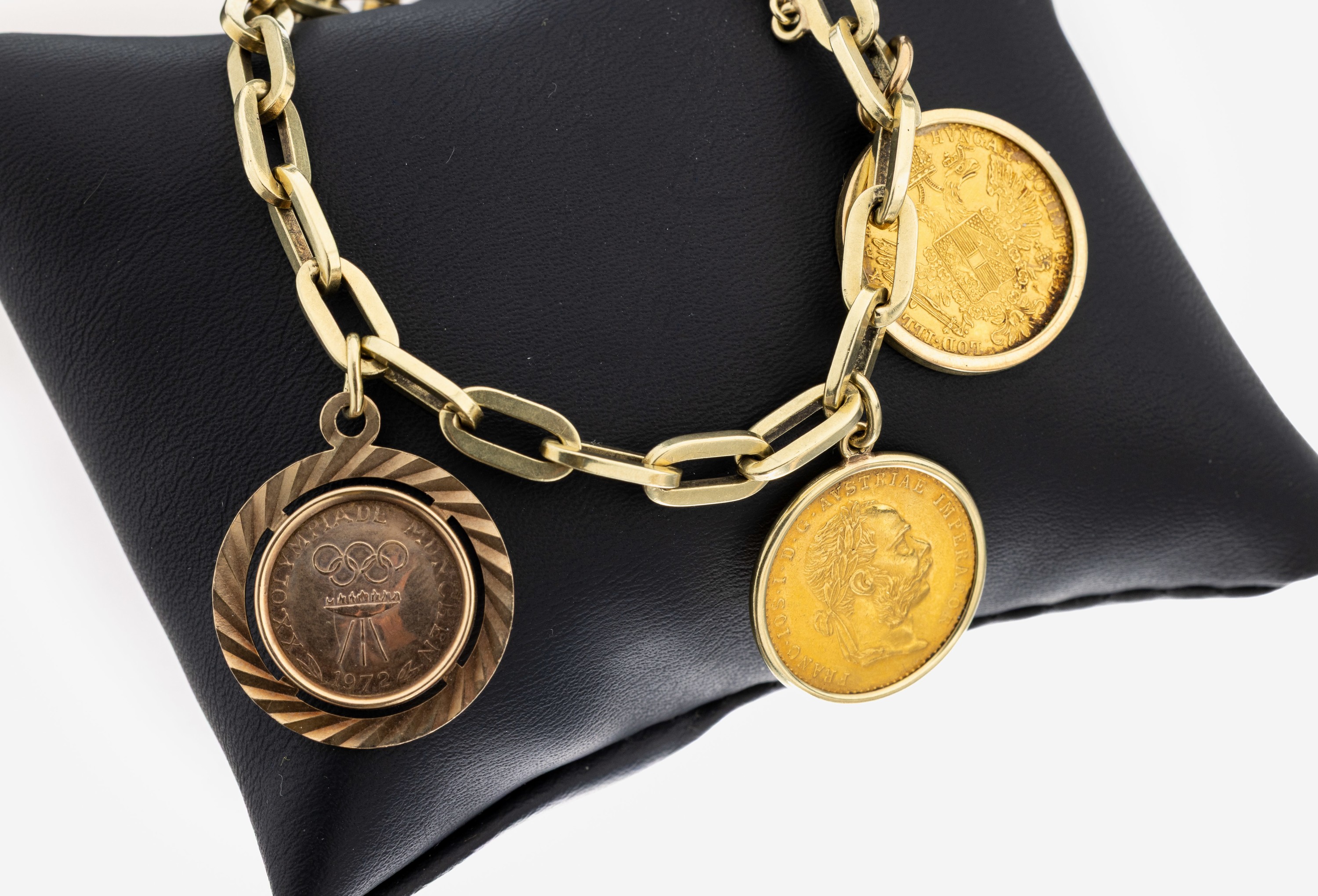 Image 27103264 - 14 kt gold coin-medal-bracelet , YG 585/000,oval links, movable suspended gold coins, 1 ...