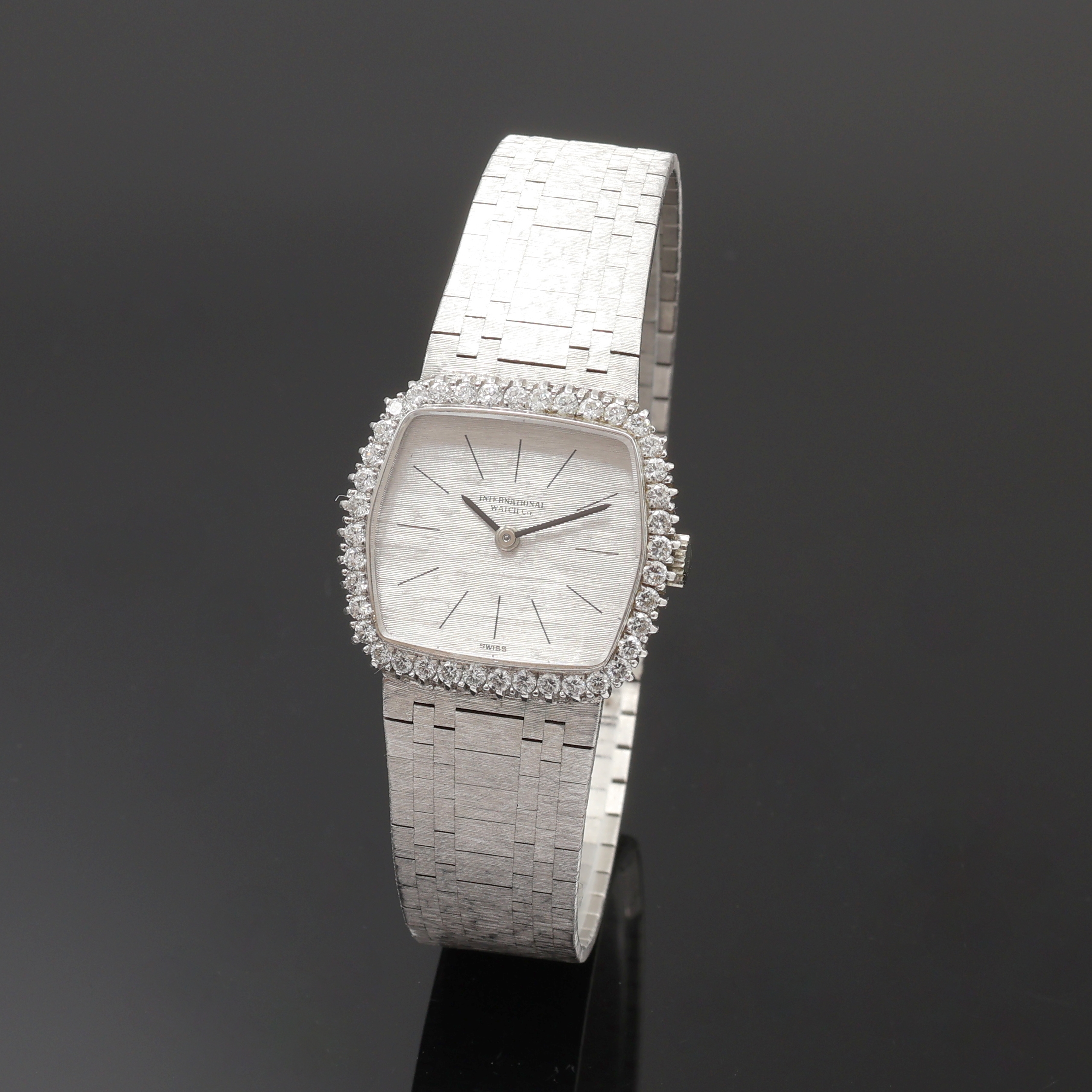 Image 27103430 - IWC seltene Damenarmbanduhr in WG 750/000 mit Diamantlünette, Handaufzug, Schweiz um ...