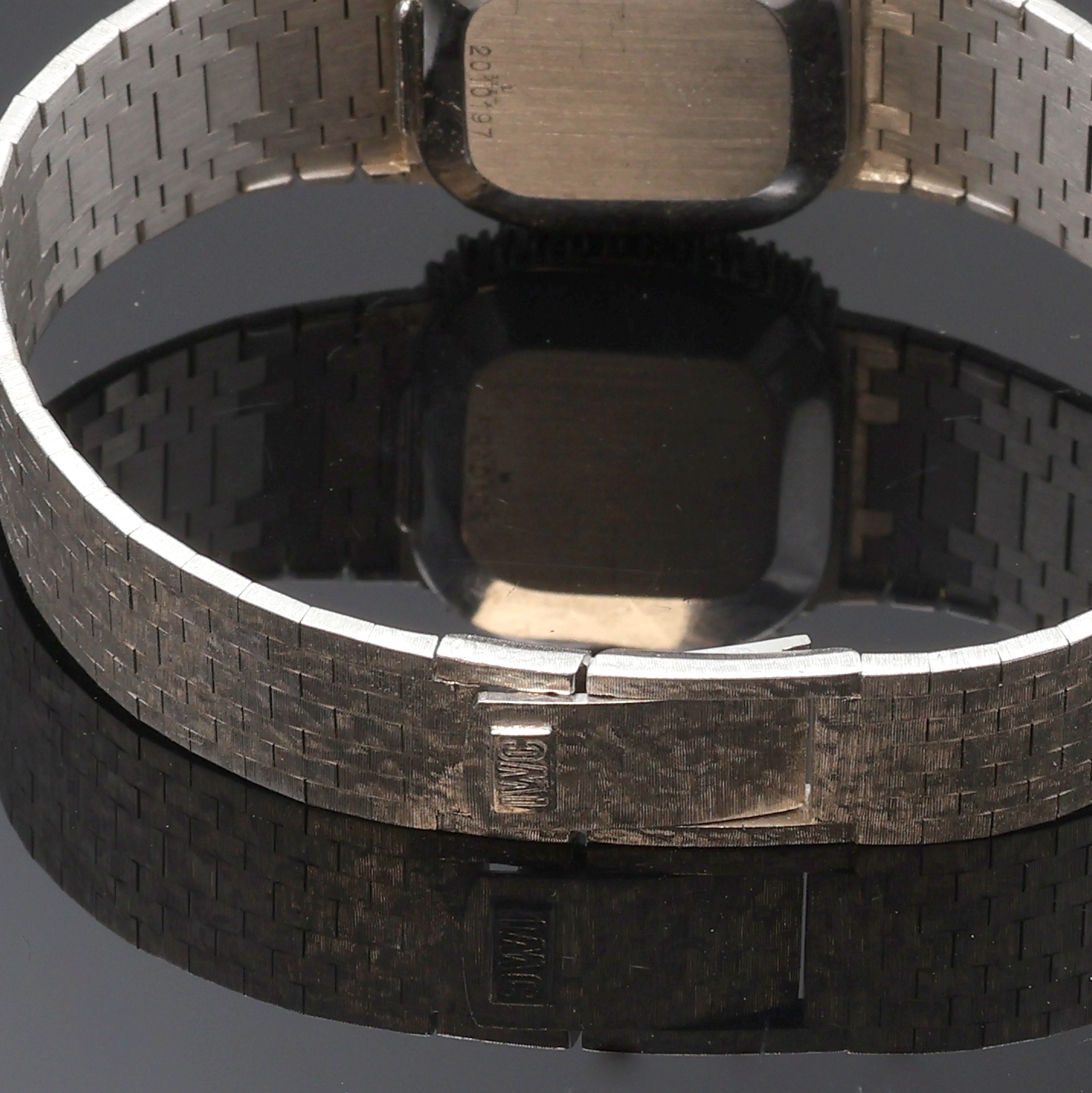 Detail b: IWC seltene Damenarmbanduhr in WG 750/000 mit Diamantlünette, Handaufzug, Schweiz um 1970, 2-teil., massives Goldgeh. inkl. orig. Band, Lünette ...