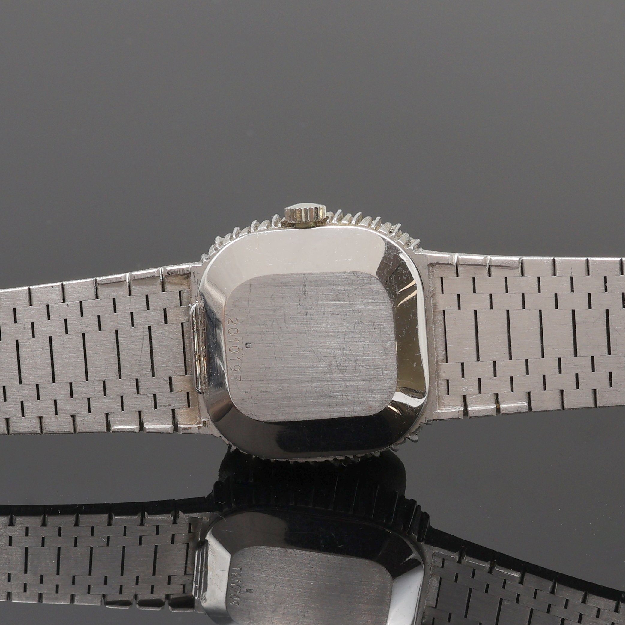 Detail e: IWC seltene Damenarmbanduhr in WG 750/000 mit Diamantlünette, Handaufzug, Schweiz um 1970, 2-teil., massives Goldgeh. inkl. orig. Band, Lünette ...
