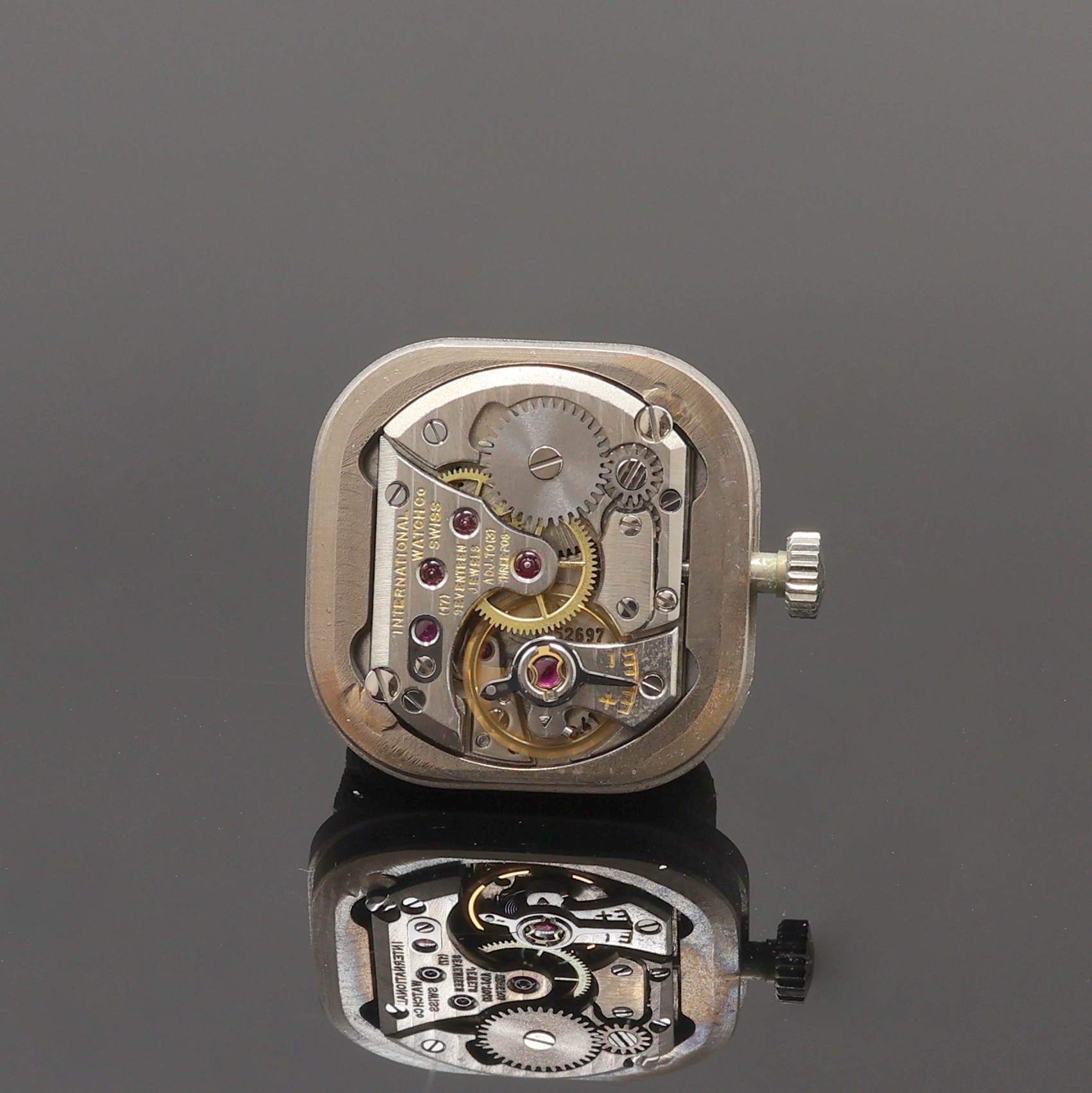 Detail f: IWC seltene Damenarmbanduhr in WG 750/000 mit Diamantlünette, Handaufzug, Schweiz um 1970, 2-teil., massives Goldgeh. inkl. orig. Band, Lünette ...
