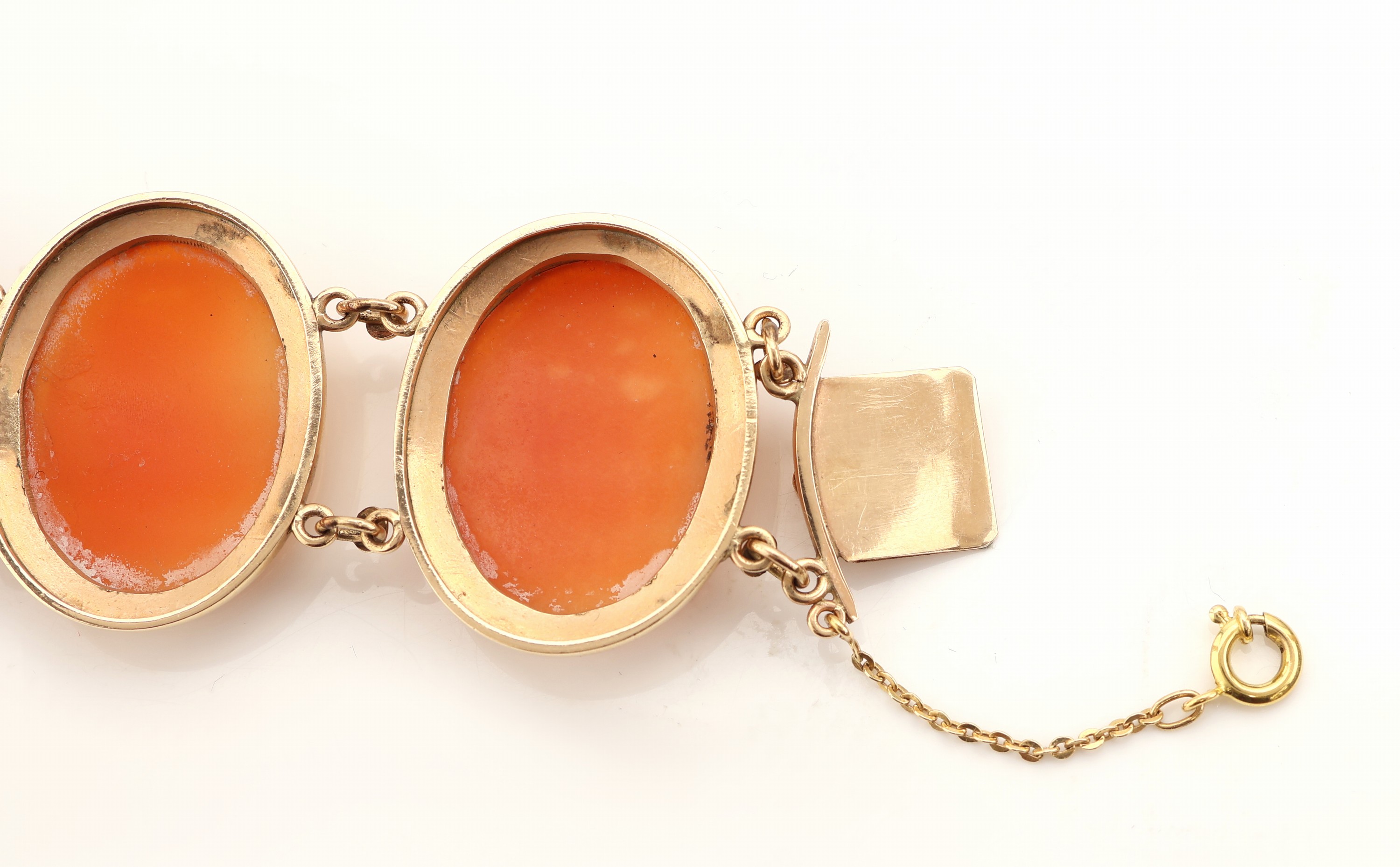 Detail c: 14 kt Gold Kamee-Armband, 1950er-60er Jahre, GG 585/000, 7 ovale Muschelkameen, Darstellung einer jungen Dame im Profil, schlichte Fassungen, L. ca. ...