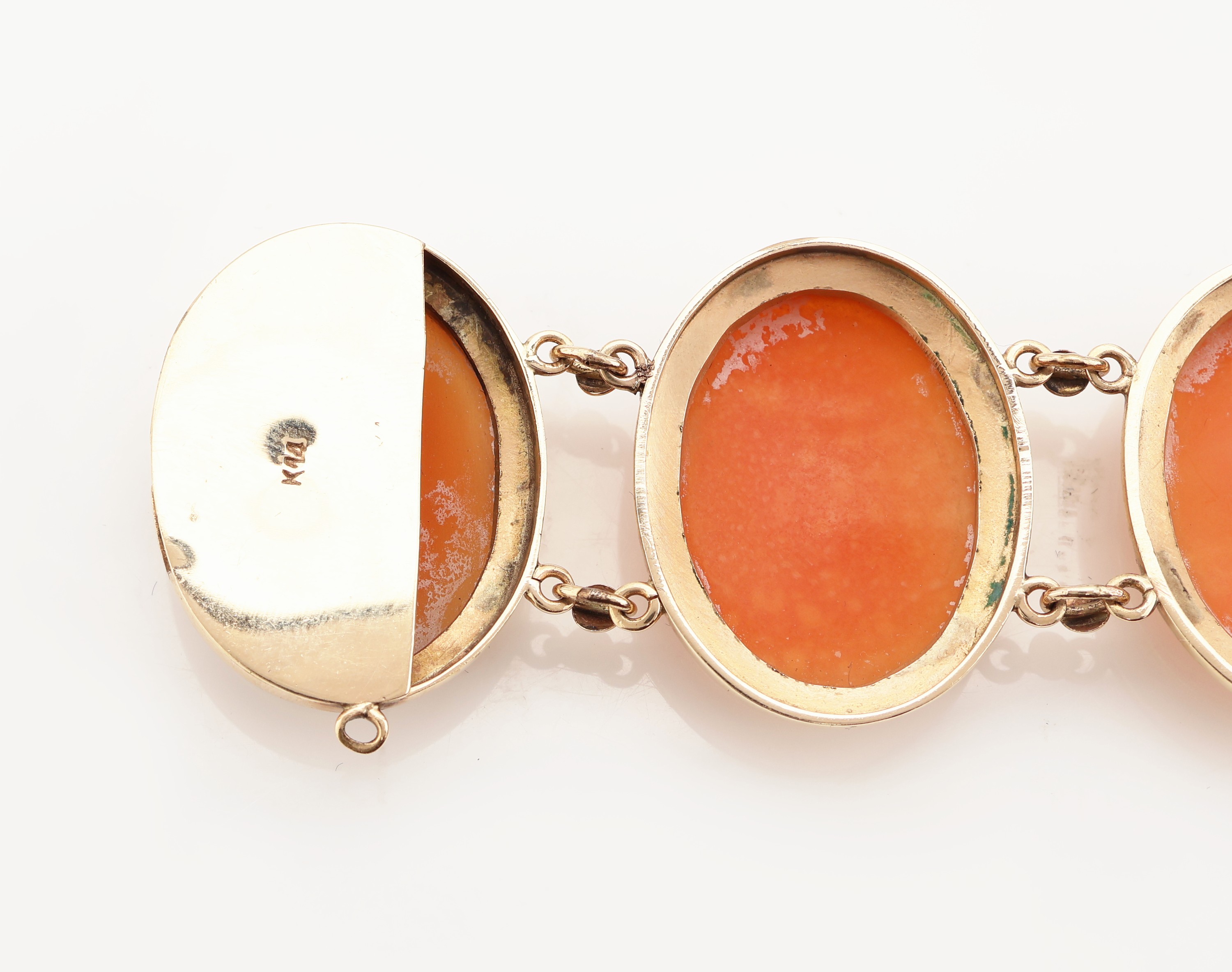 Detail d: 14 kt Gold Kamee-Armband, 1950er-60er Jahre, GG 585/000, 7 ovale Muschelkameen, Darstellung einer jungen Dame im Profil, schlichte Fassungen, L. ca. ...