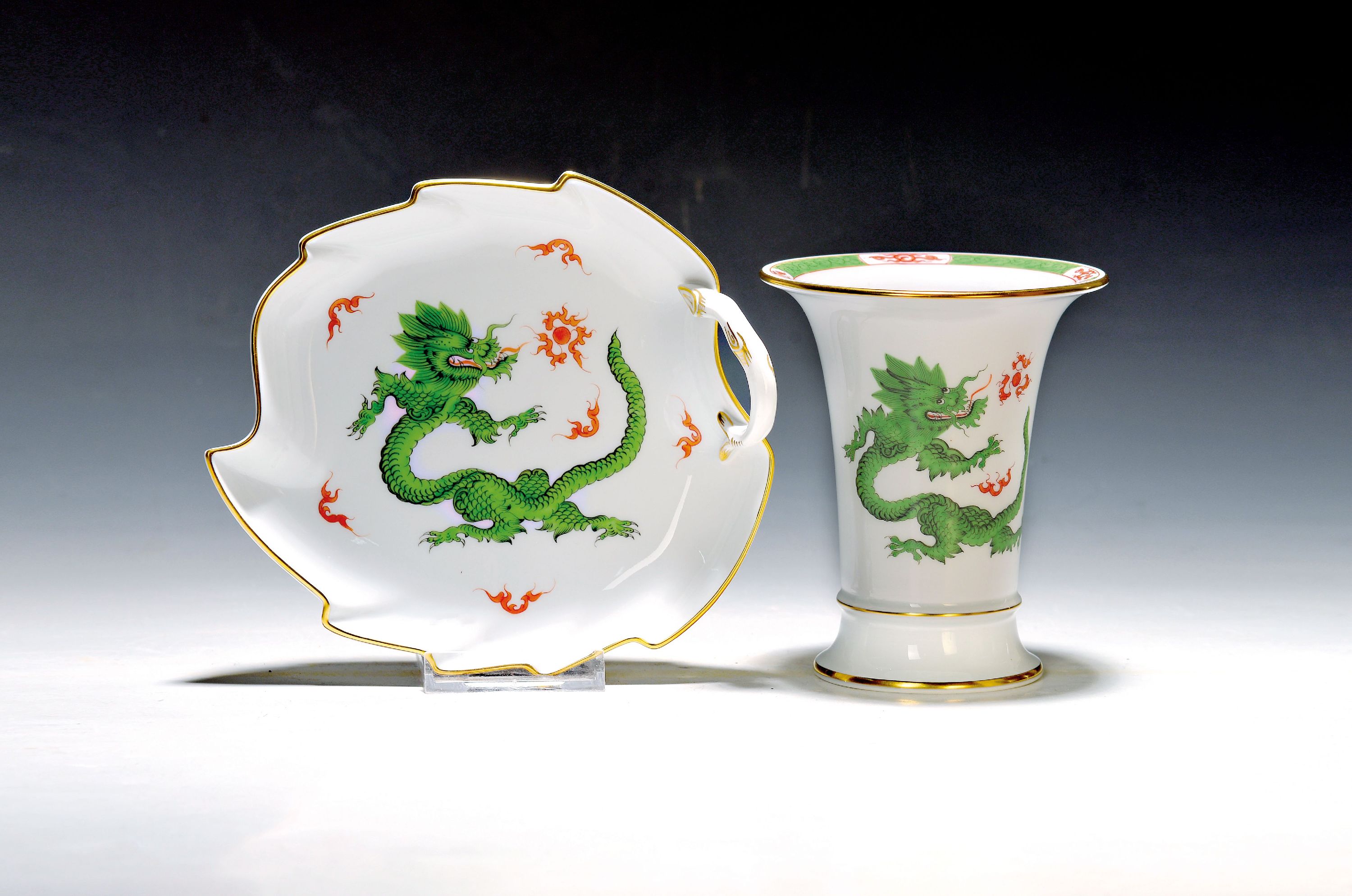 Image 27103461 - Vase und Blattschale, Meissen, 20. Jh., Dekor grüner Mingdrache, Goldränder, Vase 1. ...