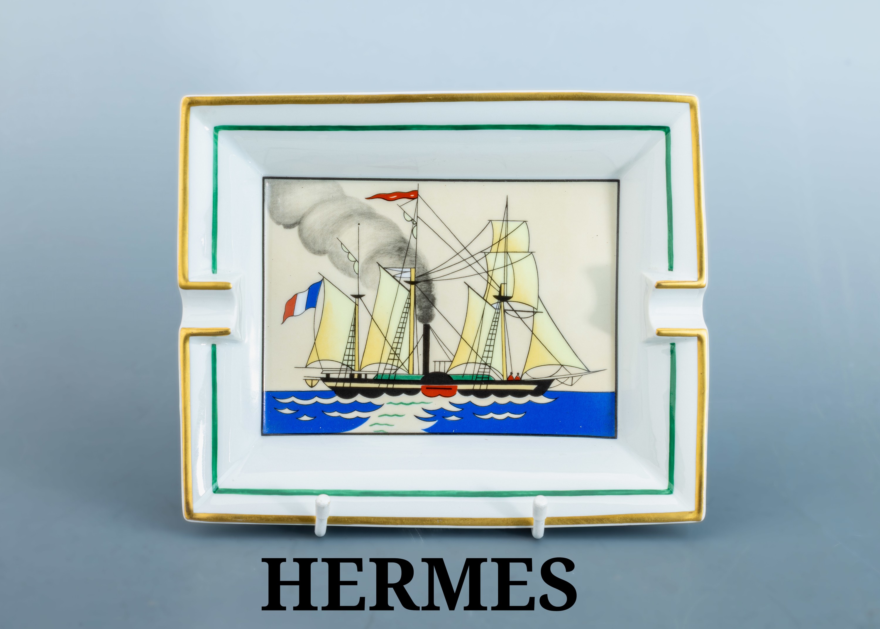 Image 27103468 - HERMES Aschenbecher, weißes Porzellan, polychromes Dekor, Spiegel mit Darstellung ...
