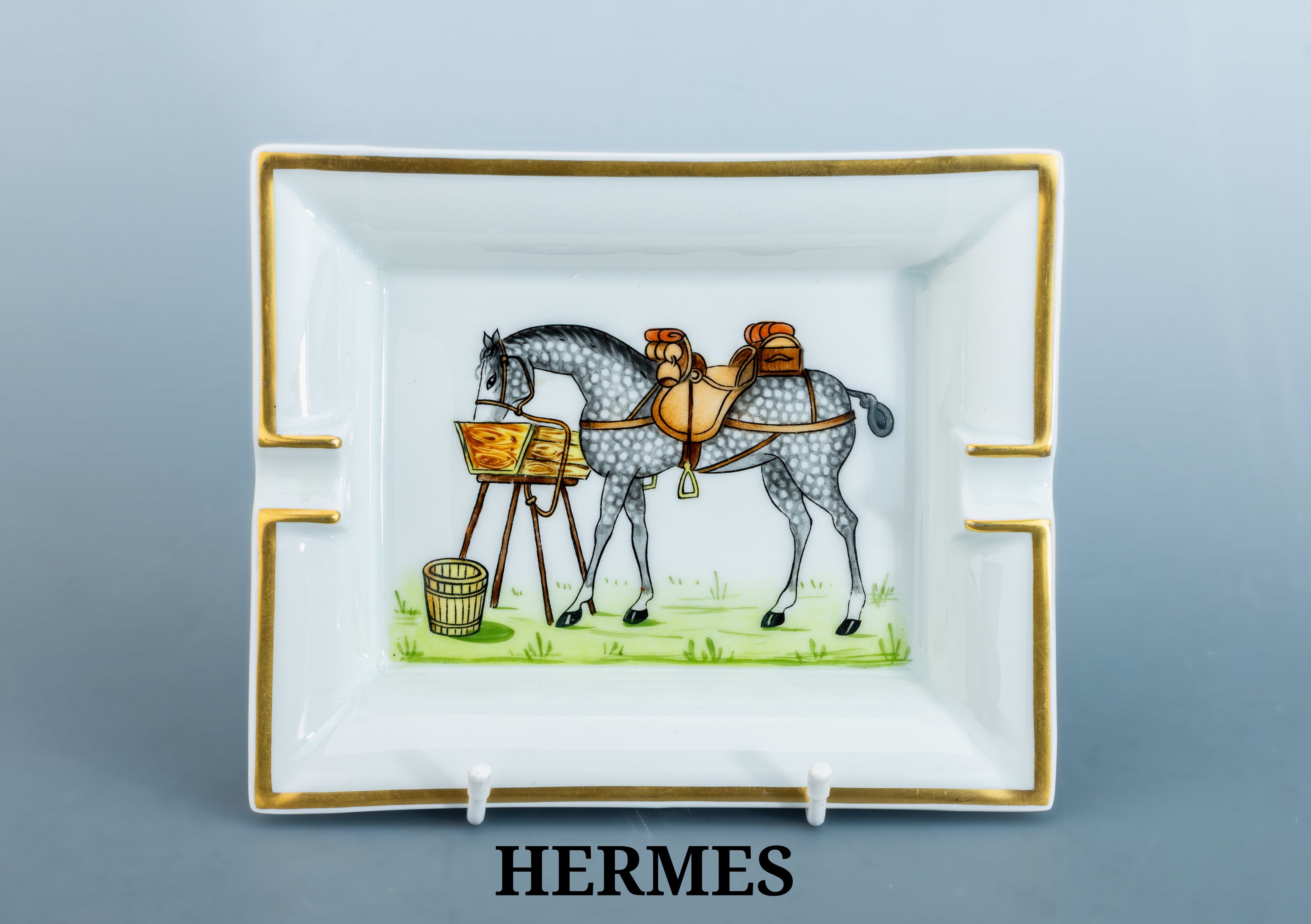 Image 27103469 - HERMES Aschenbecher, weißes Porzellan, polychromes Dekor, Darstellung eines Pferdes ...