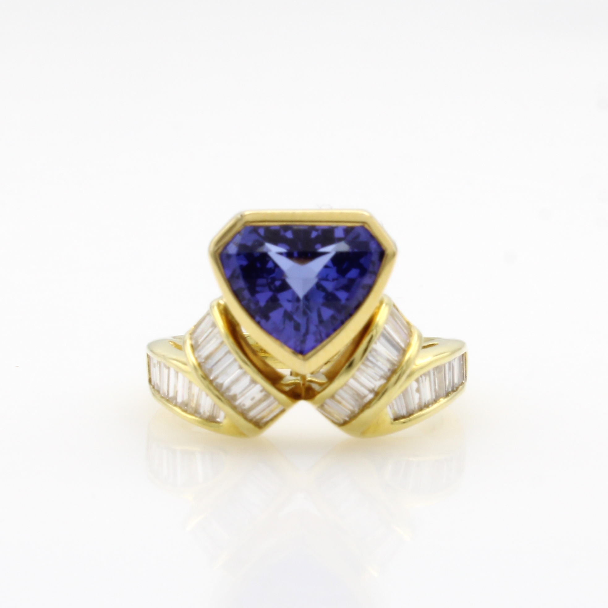 Image 27103486 - Ring mit Tansanit und Diamanten, GG 750/000,Diam. zus. ca. 1 ct feines Weiß/si, ...