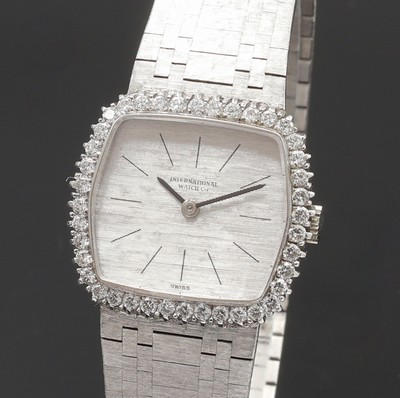 27103430a - IWC seltene Damenarmbanduhr in WG 750/000 mit Diamantlünette, Handaufzug, Schweiz um ...