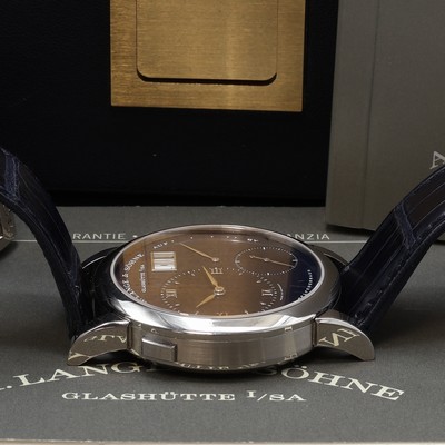 27103447e - A. LANGE & SÖHNE hochfeine Herrenarmbanduhr Modell Lange 1 in WG 750/000 Referenz ...