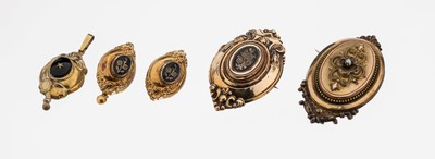 Image Biedermeier Konvolut, um 1860, Metall teilverg., best. aus: 2 Brosche, 1 Paar ...