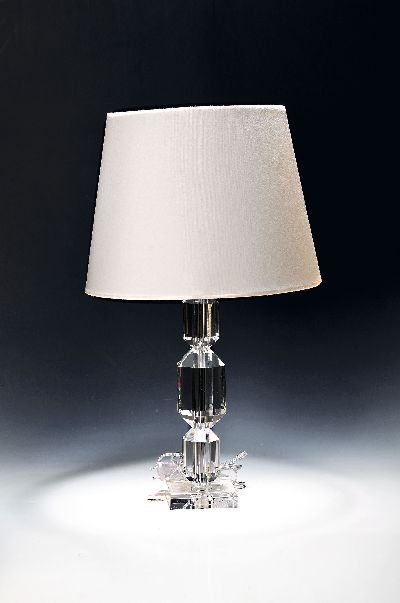 Image Tischlampe, Italien, 1980er Jahre, Fuß Kristallglas facettiert, H. ca. 38cm, ...