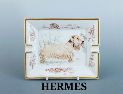 Image HERMES Aschenbecher, weißes Porzellan, polychromes Dekor, Darstellung eines Hundes, ...