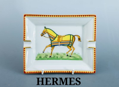 Image HERMES Aschenbecher, weißes Porzellan, polychromes Dekor, Spiegel mit stil. ...