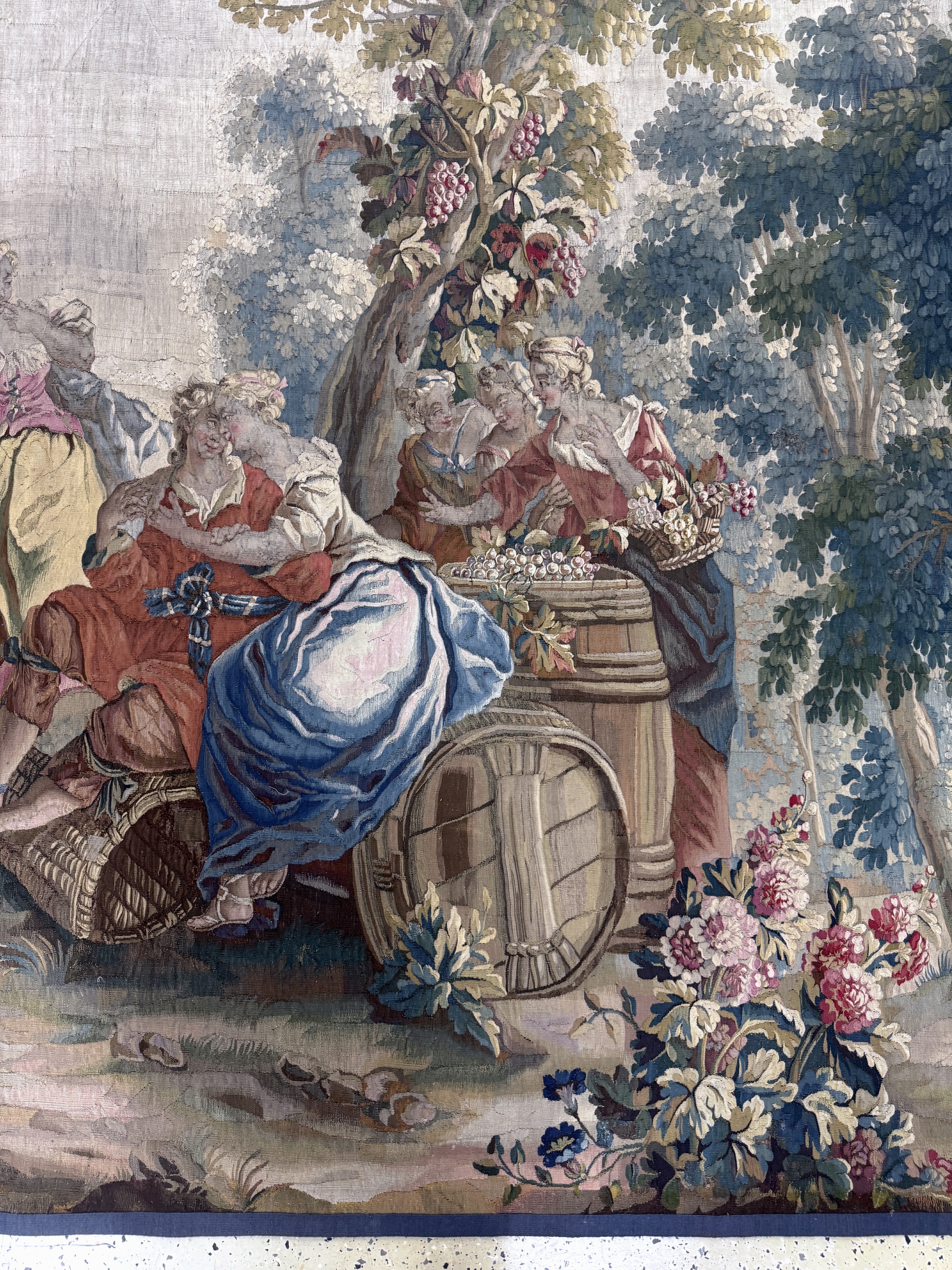 Detail b: Feine Tapisserie antik, Flandern"Weinelese-Szene", 18.Jhd, Wolle auf Baumwolle, ca. 420 x 230 cm, (aufwendige Handarbeit), EHZ: 2(kleine ...