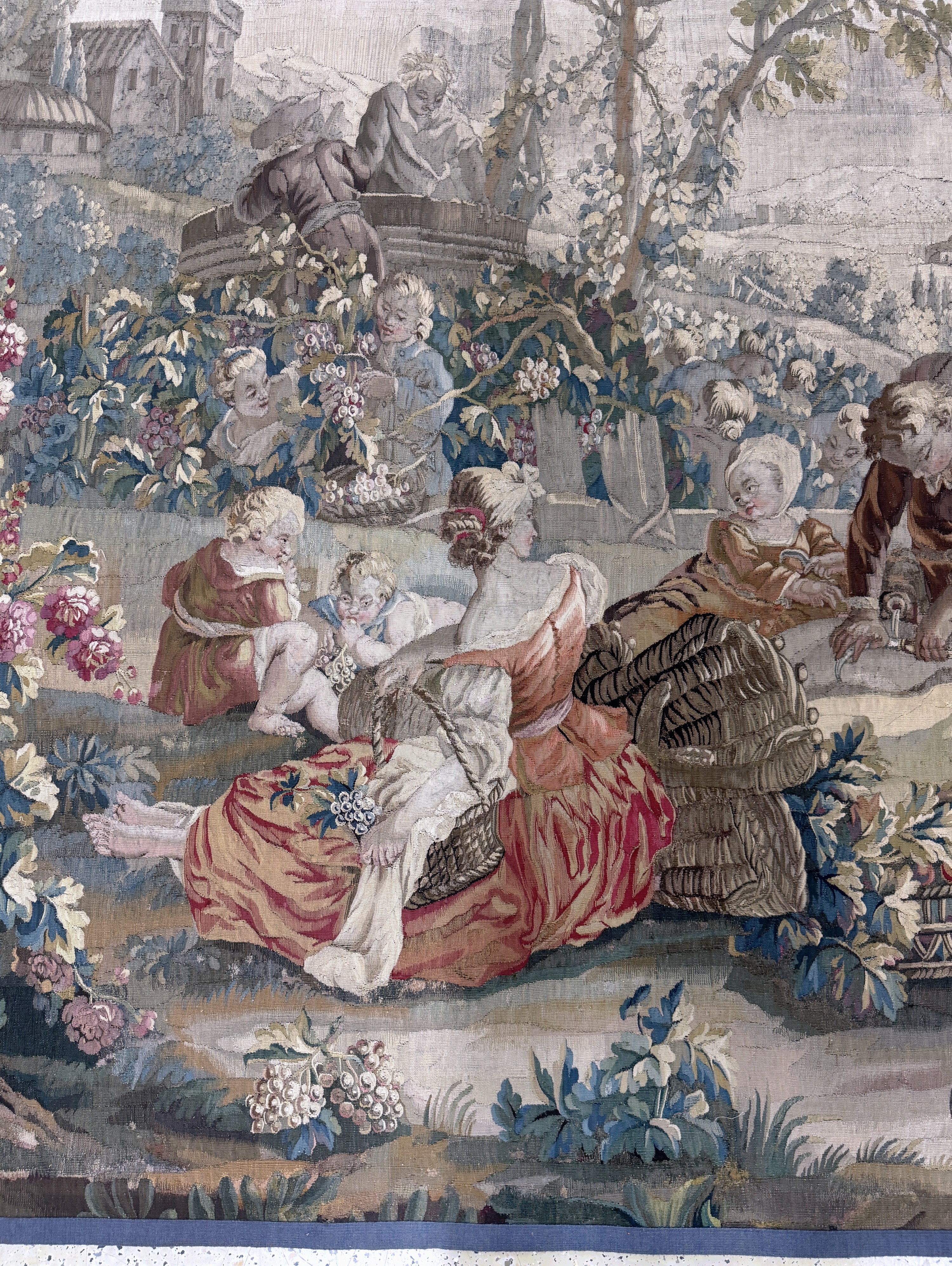 Detail e: Feine Tapisserie antik, Flandern"Weinelese-Szene", 18.Jhd, Wolle auf Baumwolle, ca. 420 x 230 cm, (aufwendige Handarbeit), EHZ: 2(kleine ...