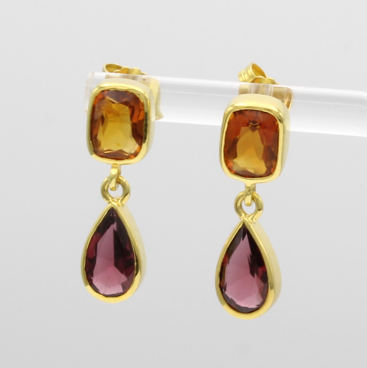 Image 27103518 - Paar Ohrstecker mit Farbsteinen, GG 585/000,tropfenf. Granate u. 2 Citrine zus. ca. 5.9 ...