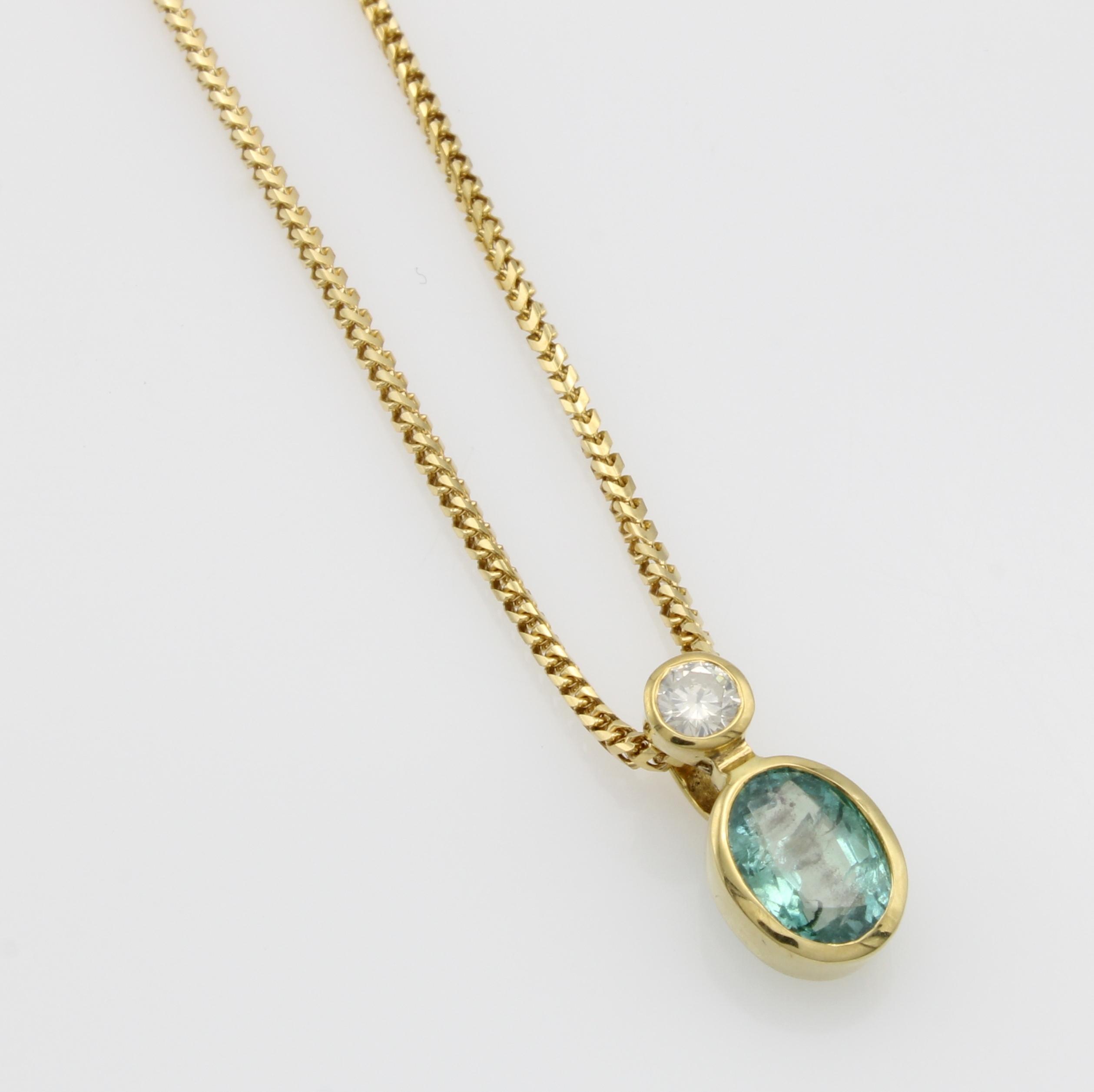Image 27103524 - Anhänger mit Smaragd und Brillanten an Kette, GG 585/000, ovaler Smaragd ca. 1.2 ct, ...