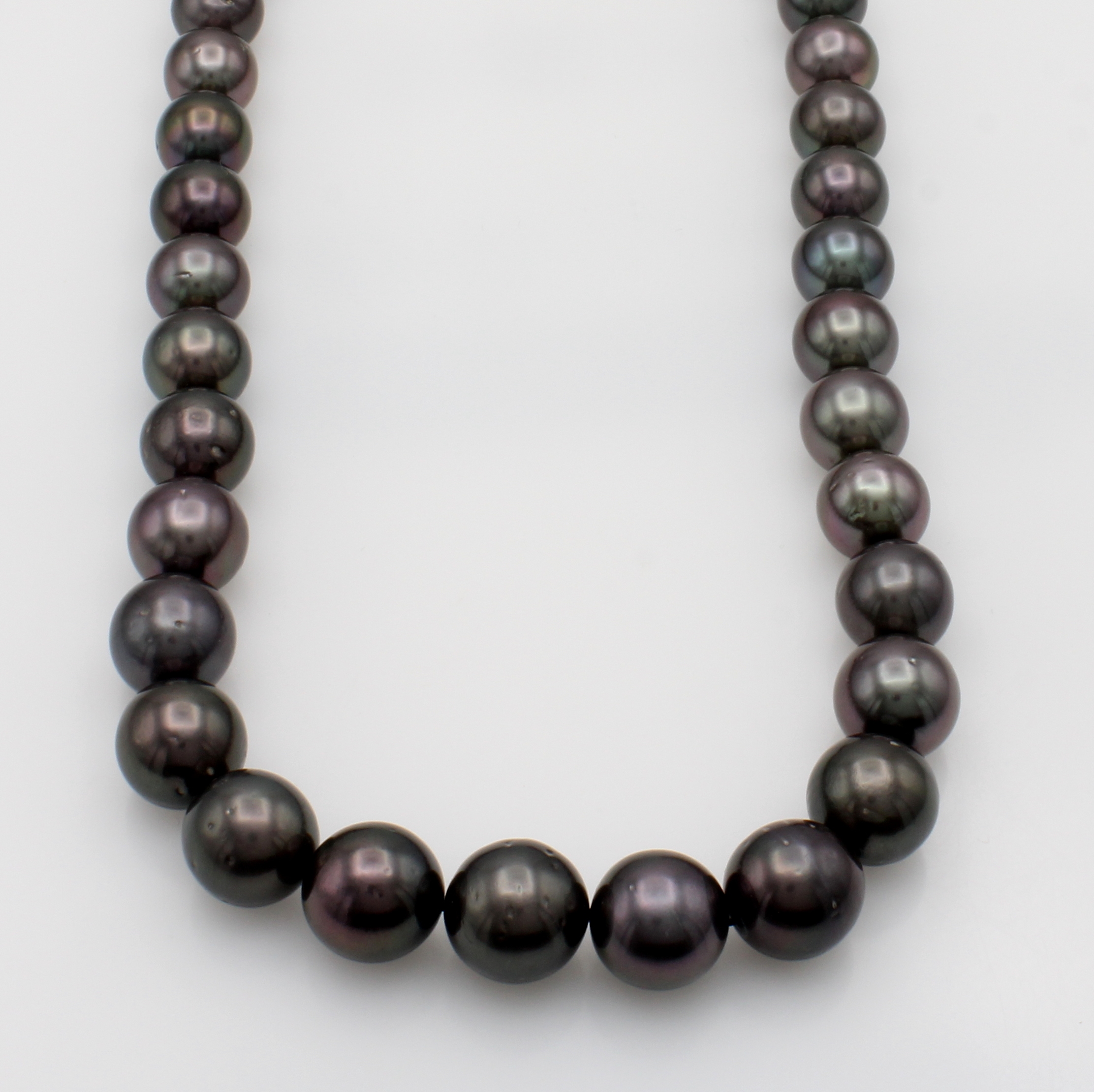 Image 27103532 - Tahitiperlstrang, D. bis ca. 14.5 mm, L. ca.43 cm Schätzpreis: 8800, - EUR