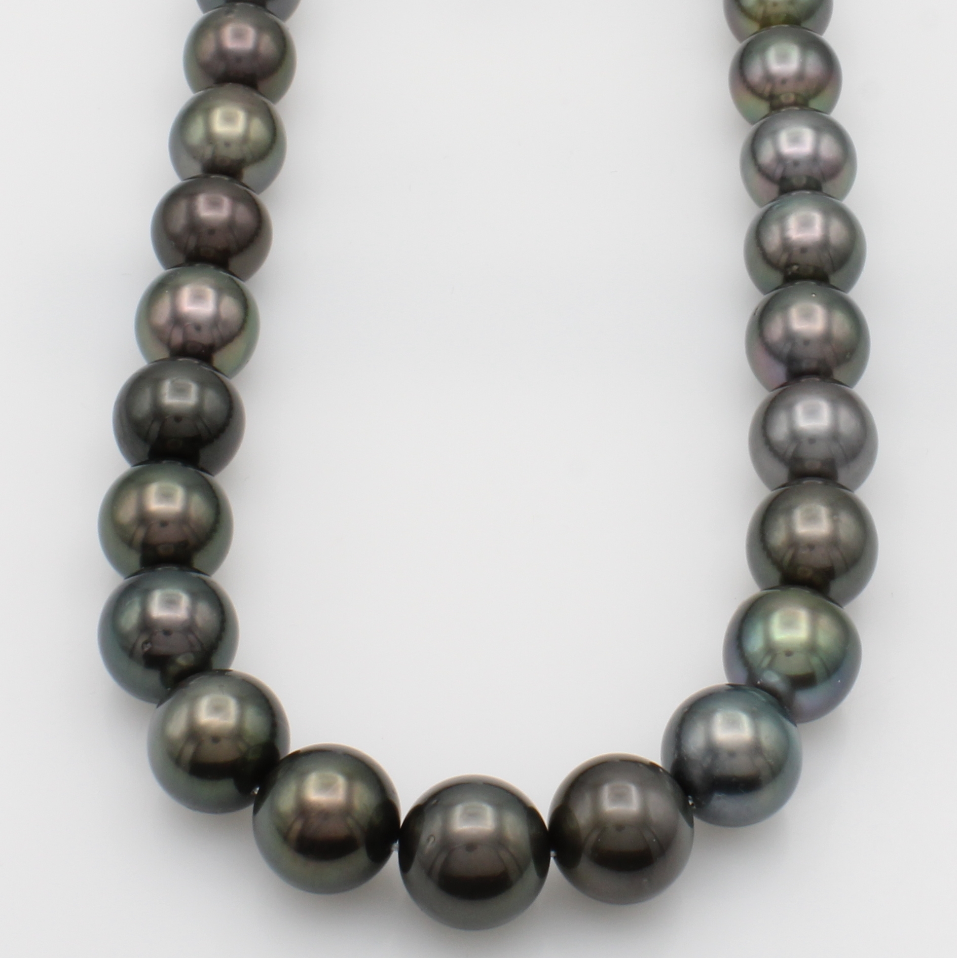 Image 27103533 - Tahitiperlstrang, D. bis ca. 15 mm, L. ca. 43.5 cm Schätzpreis: 13000, - EUR