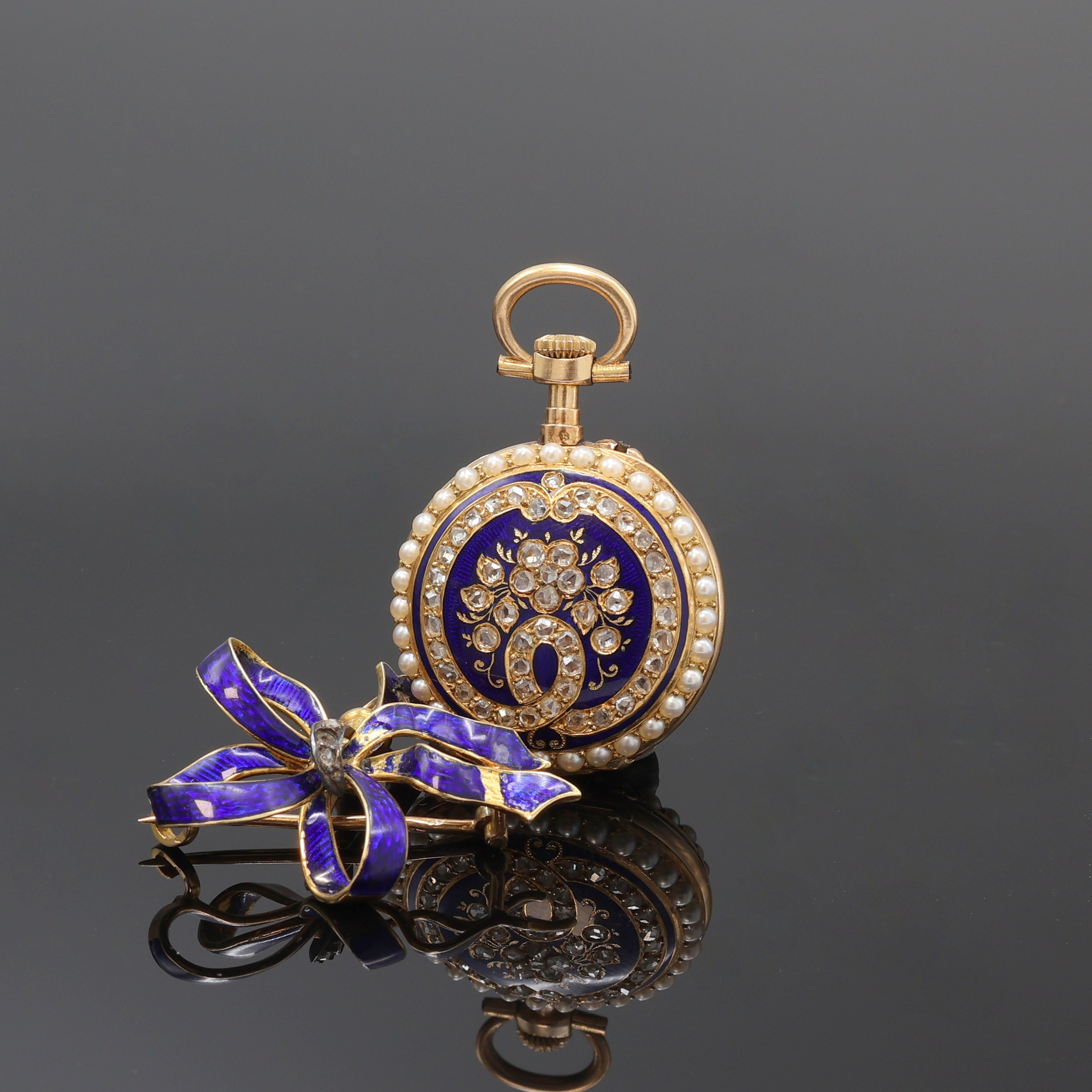 Image 27103542 - Emaillierte offene Damentaschenuhr in GG 750/000 mit Diamanten und emaillierter Brosche ...