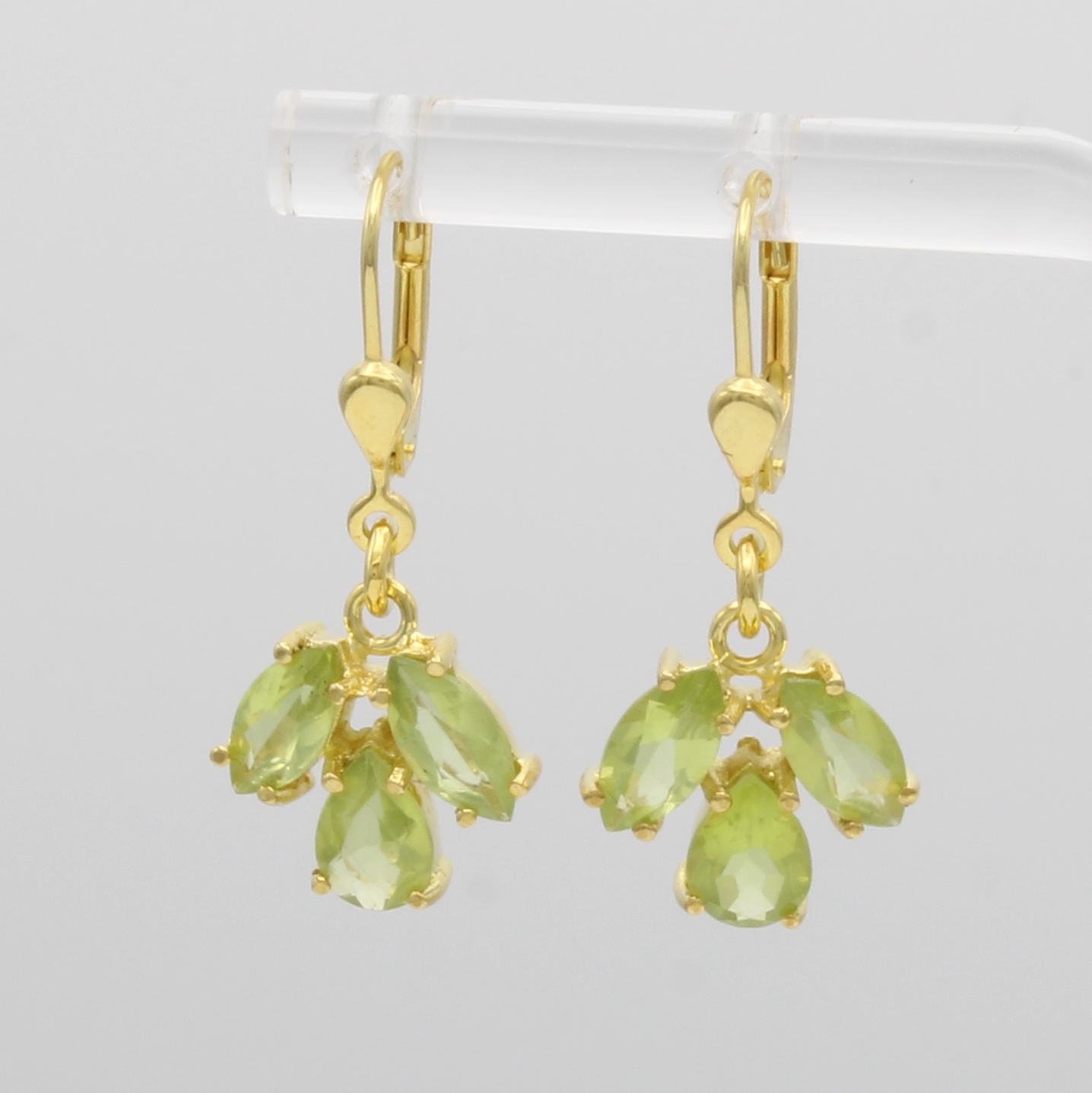 Image 27103550 - Paar Ohrgehänge mit Peridots, GG 585/000, 6 Peridots zus. ca. 3.2 ct Schätzpreis: ...