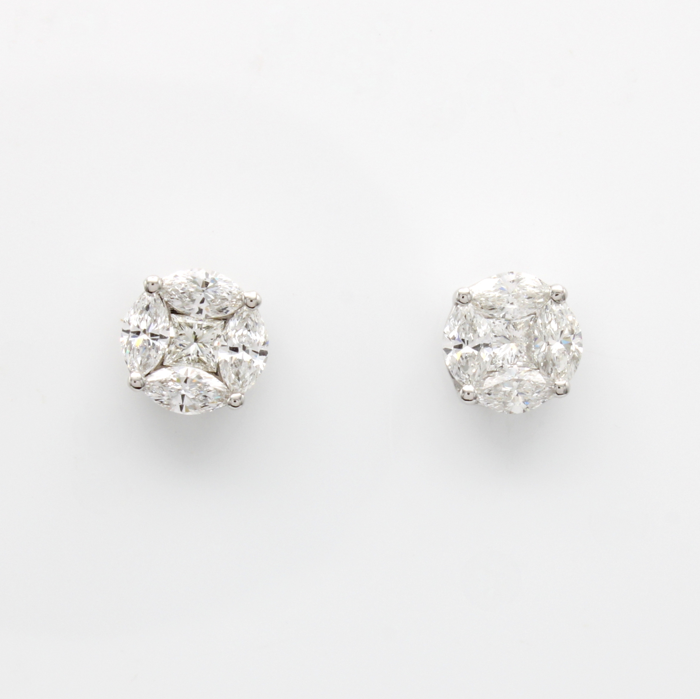 Image 27103595 - Paar Ohrstecker mit Diamanten, WG 750/000, 8 Diamantnavettes u. 2 Diam. im Princess-Cut ...
