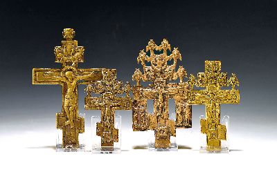 Image 3 Brustkreuze und eine Hausikone, Russland, 19./20.Jh., Bronze, 3 Brustkreuze in ...