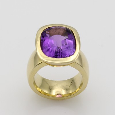 27103513a - Ring mit Amethyst, GG 585/000, oval fac. Amethyst ca. 9.7 ct, RW ca. 53