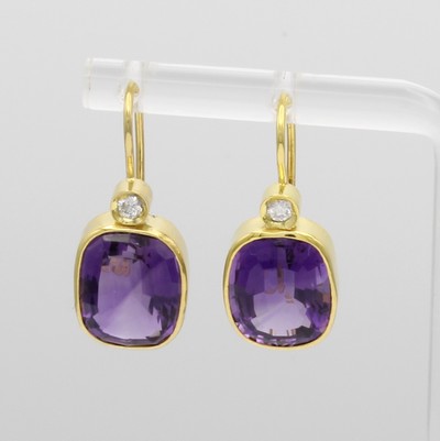 Image Paar Ohrgehänge mit Brillanten und Amethysten, GG 585/000, 2 Brill. zus. ca. 0.12 ct ...
