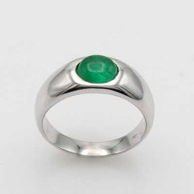 27103520a - Ring mit Smaragd, WG 750/000, Smaragdcabo- chon ca. 1.56 ct, RW ca. 60